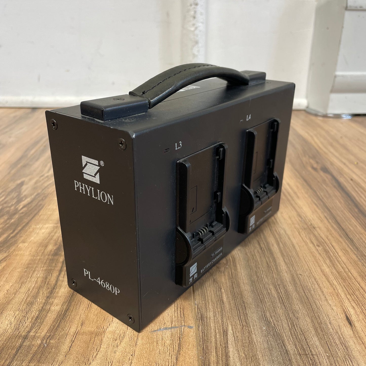 Phylion PL-4680P Quad Charger for Panasonic D54 DV Batteries - S# 065702