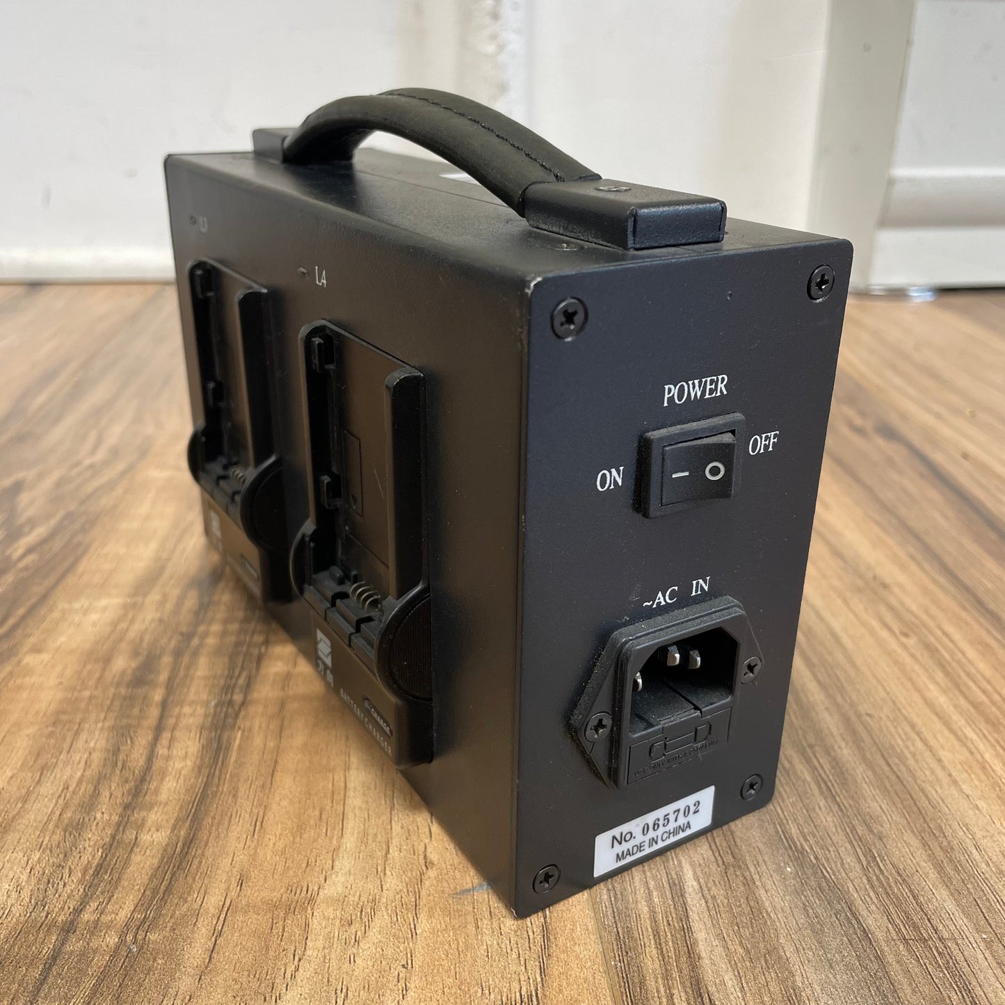 Phylion PL-4680P Quad Charger for Panasonic D54 DV Batteries - S# 065702