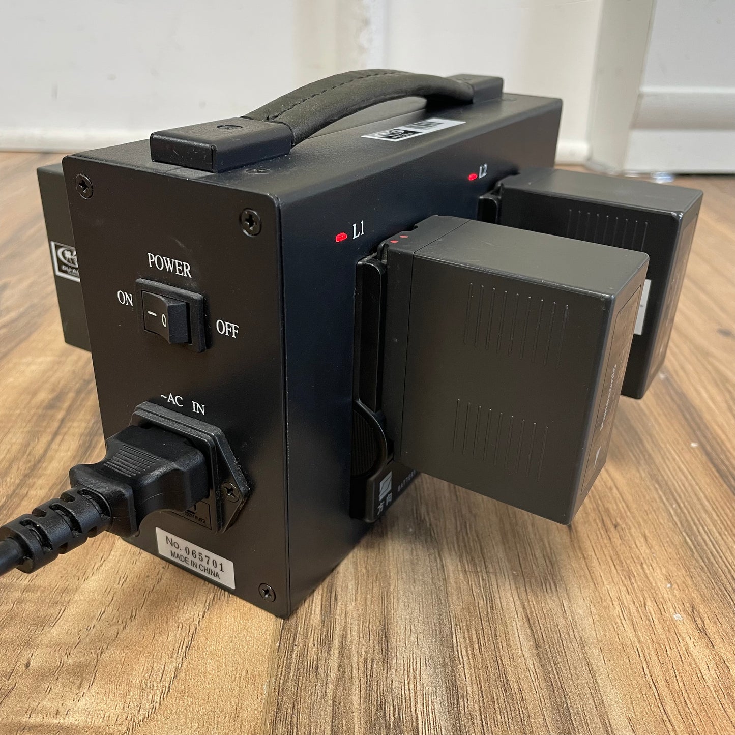 Phylion PL-4680P Quad Charger for Panasonic D54 DV Batteries - S# 065701
