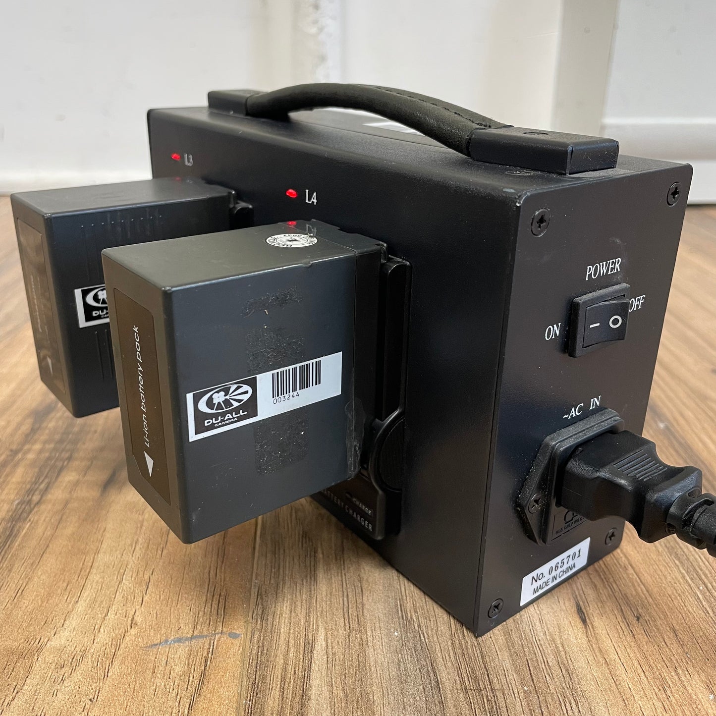 Phylion PL-4680P Quad Charger for Panasonic D54 DV Batteries - S# 065701