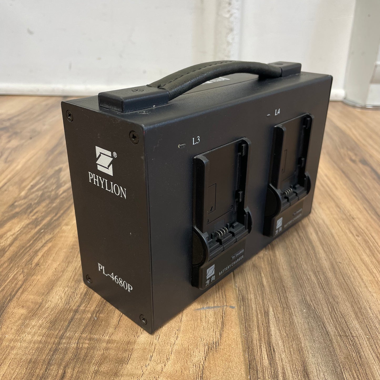 Phylion PL-4680P Quad Charger for Panasonic D54 DV Batteries - S# 065701