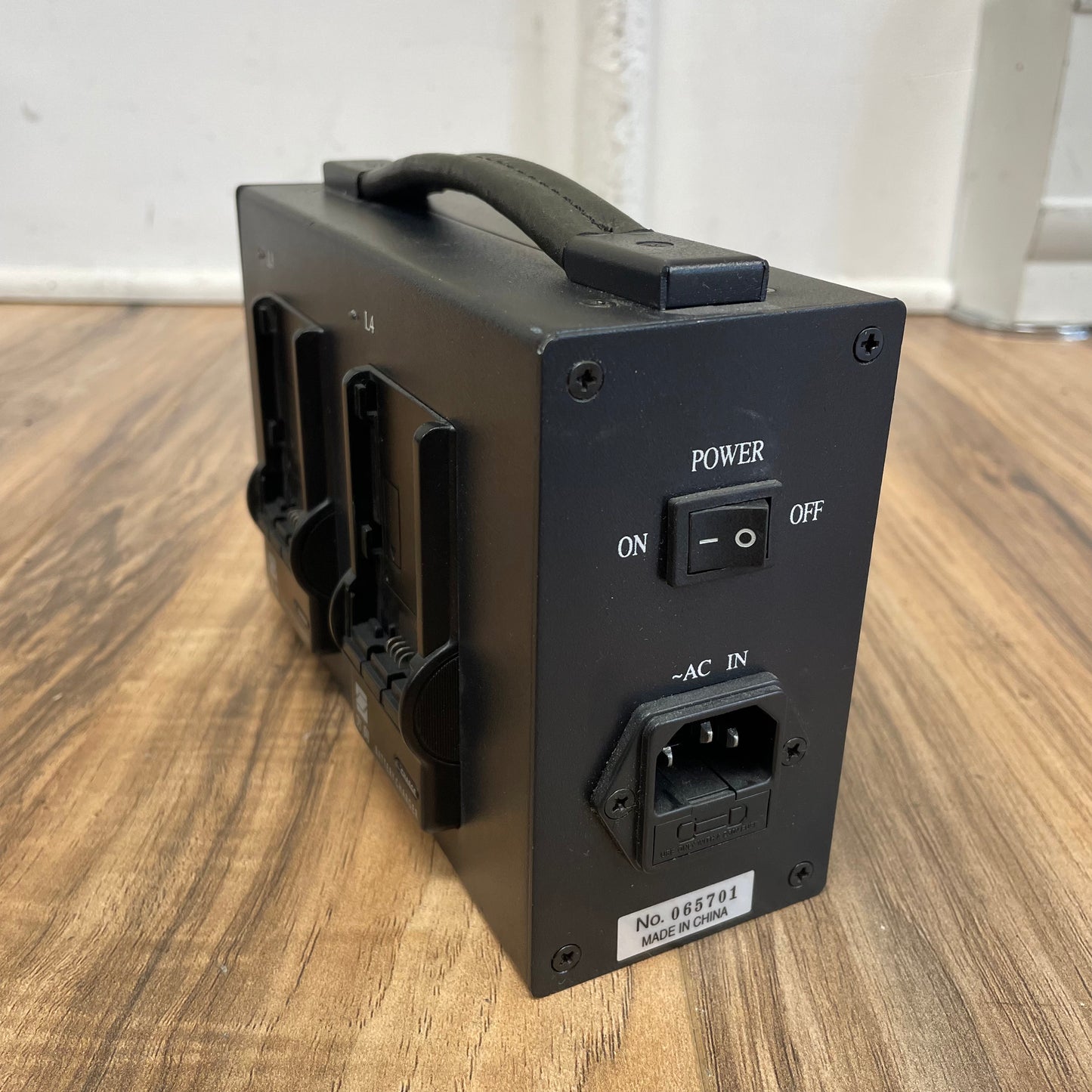 Phylion PL-4680P Quad Charger for Panasonic D54 DV Batteries - S# 065701