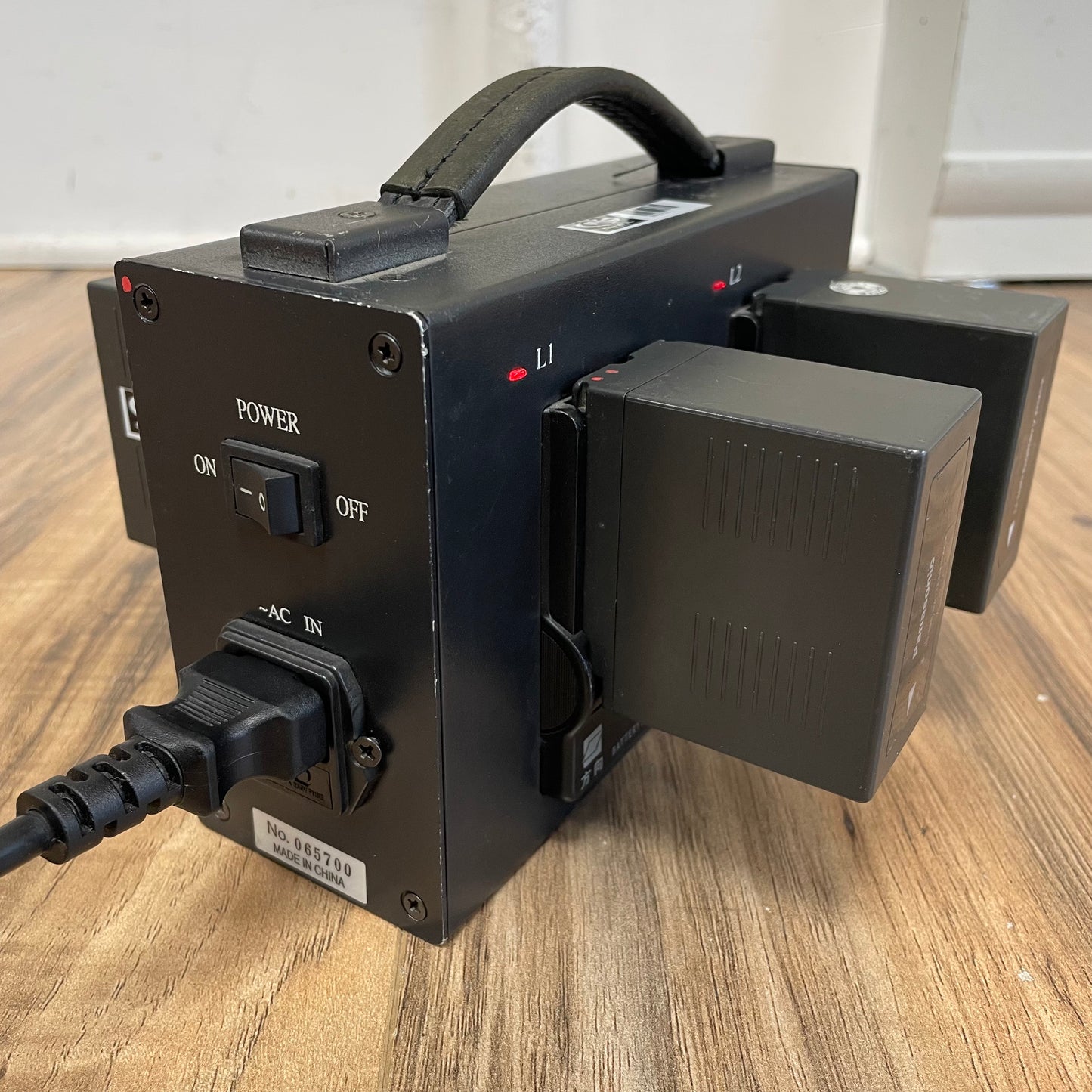 Phylion PL-4680P Quad Charger for Panasonic D54 DV Batteries - S# 065700