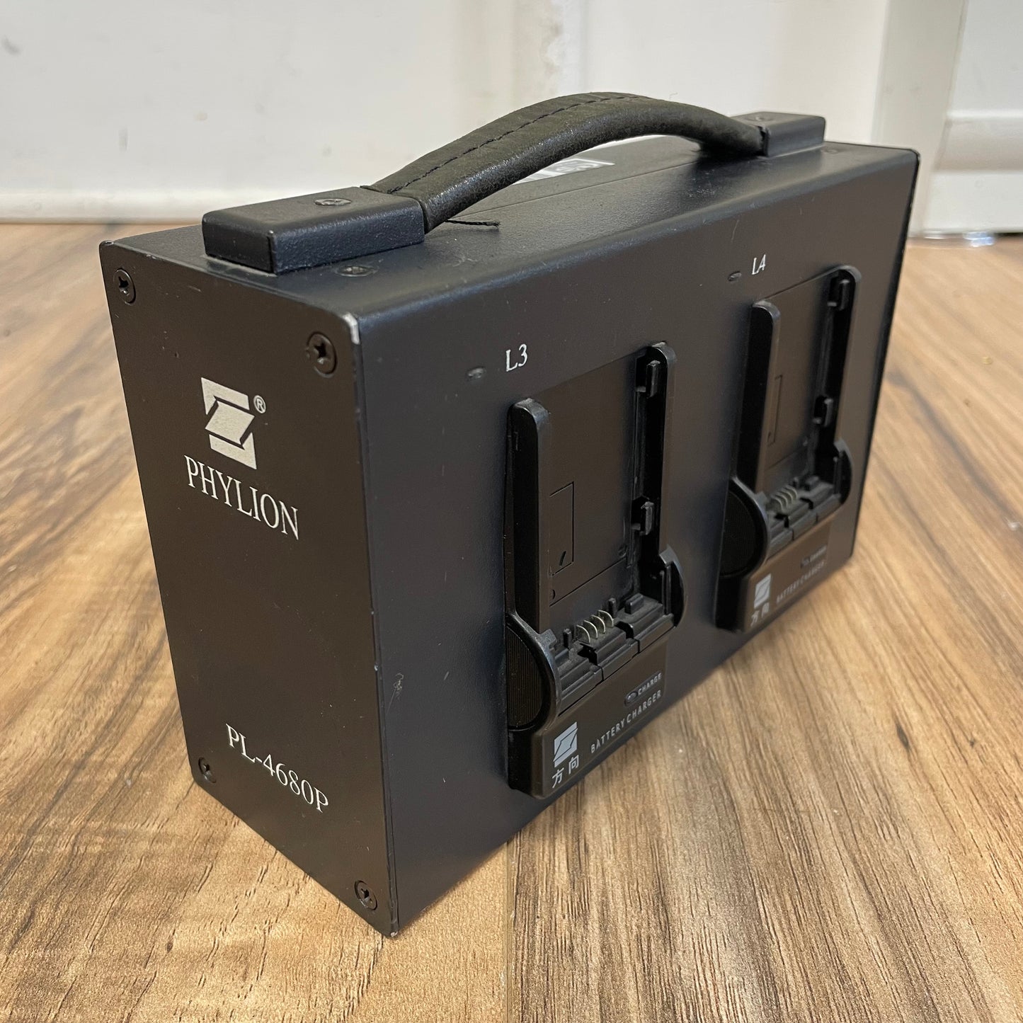 Phylion PL-4680P Quad Charger for Panasonic D54 DV Batteries - S# 065700