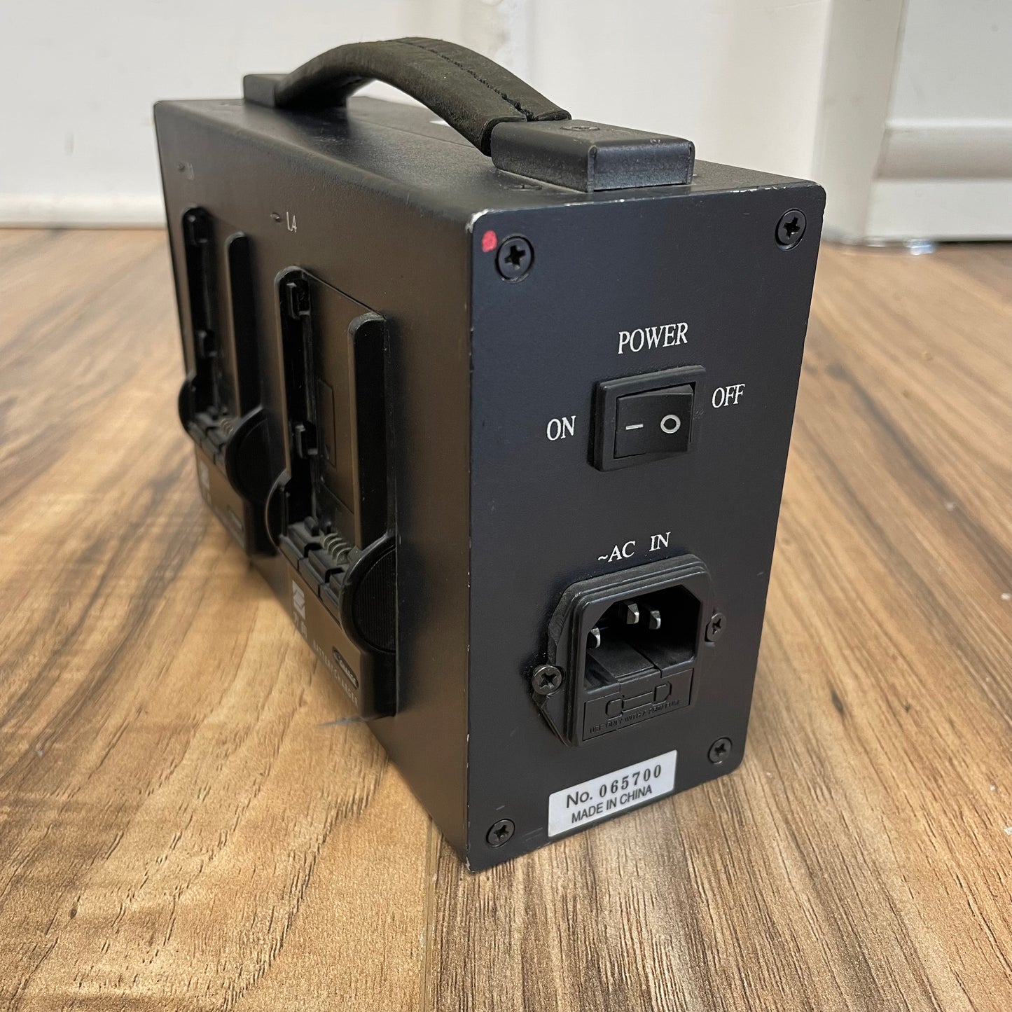 Phylion PL-4680P Quad Charger for Panasonic D54 DV Batteries - S# 065700