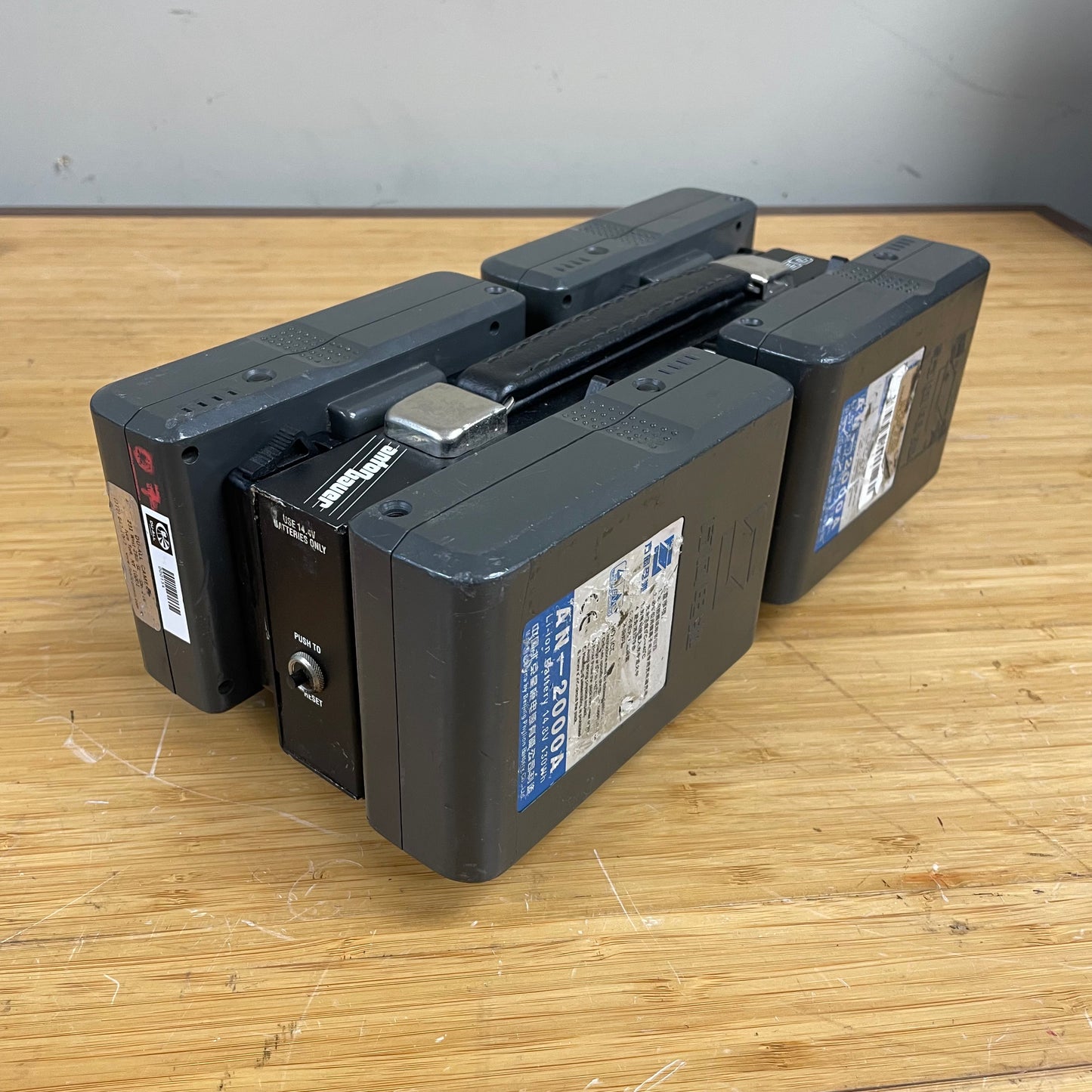 Anton/Bauer QBH Quad Battery Holder – 4-Battery Gold Mount Continuous Power Supply - S# 29969