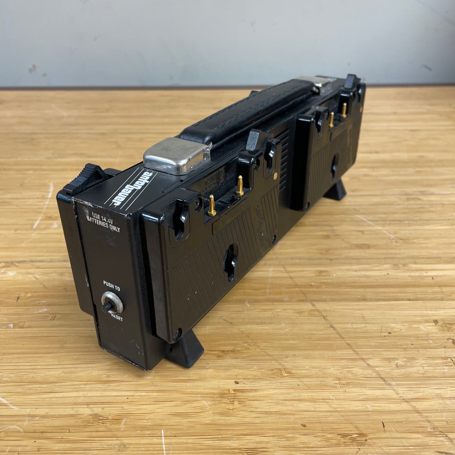 Anton/Bauer QBH Quad Battery Holder – 4-Battery Gold Mount Continuous Power Supply - S# 29969