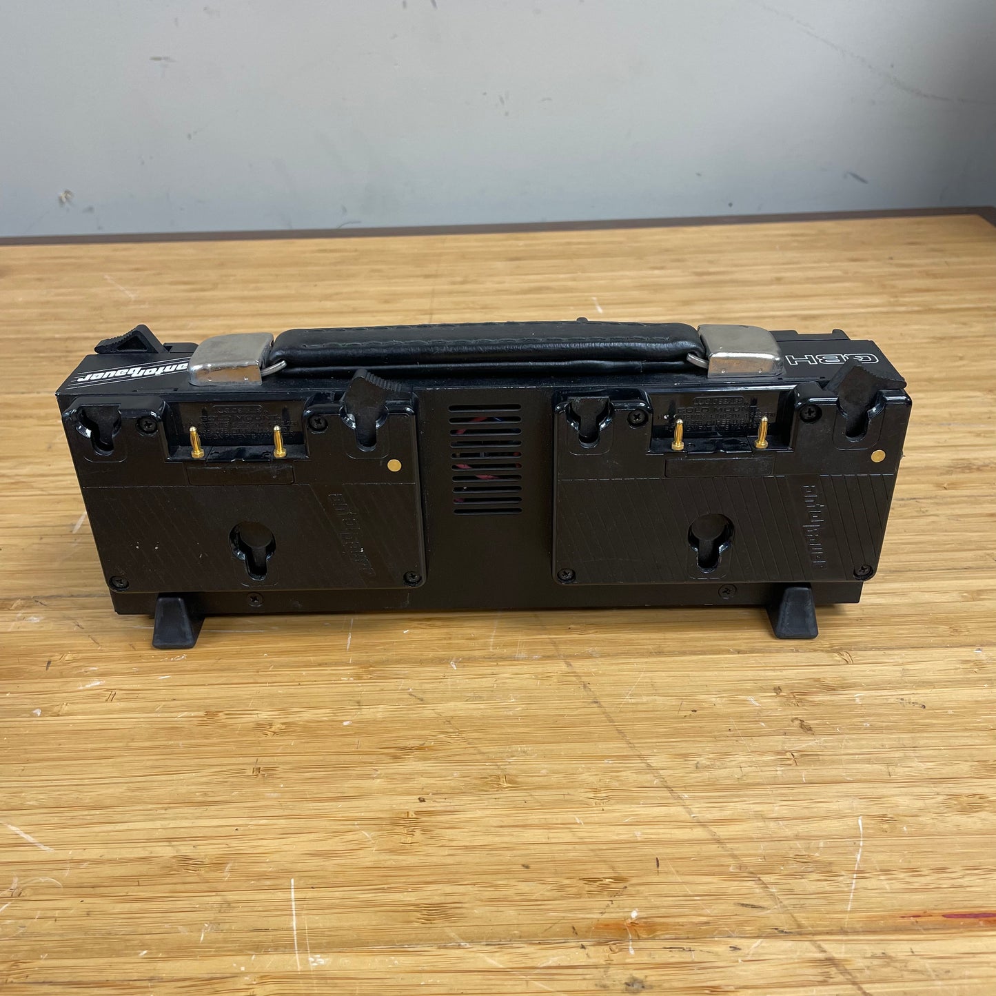 Anton/Bauer QBH Quad Battery Holder – 4-Battery Gold Mount Continuous Power Supply - S# 29969