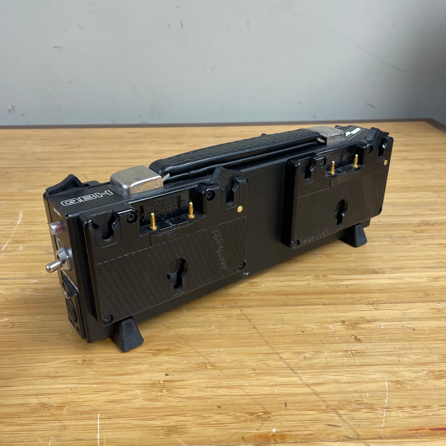Anton/Bauer QBH Quad Battery Holder – 4-Battery Gold Mount Continuous Power Supply - S# 29969