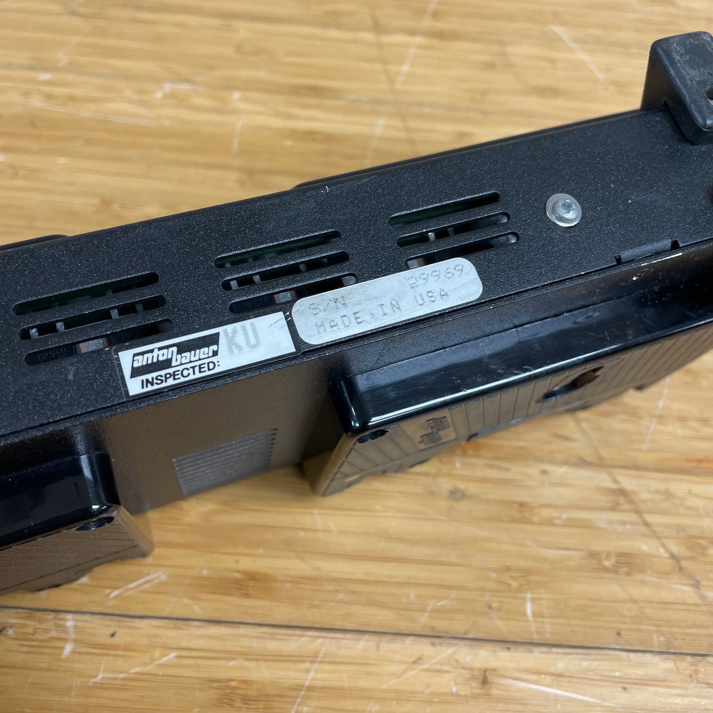 Anton/Bauer QBH Quad Battery Holder – 4-Battery Gold Mount Continuous Power Supply - S# 29969