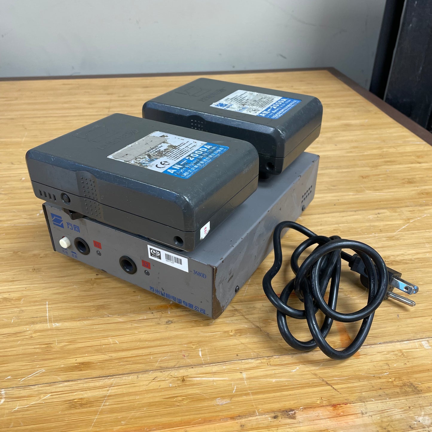 Phylion AN-2000A AB/Gold Mount Batteries (2) w/ Dual Charger Kit #1