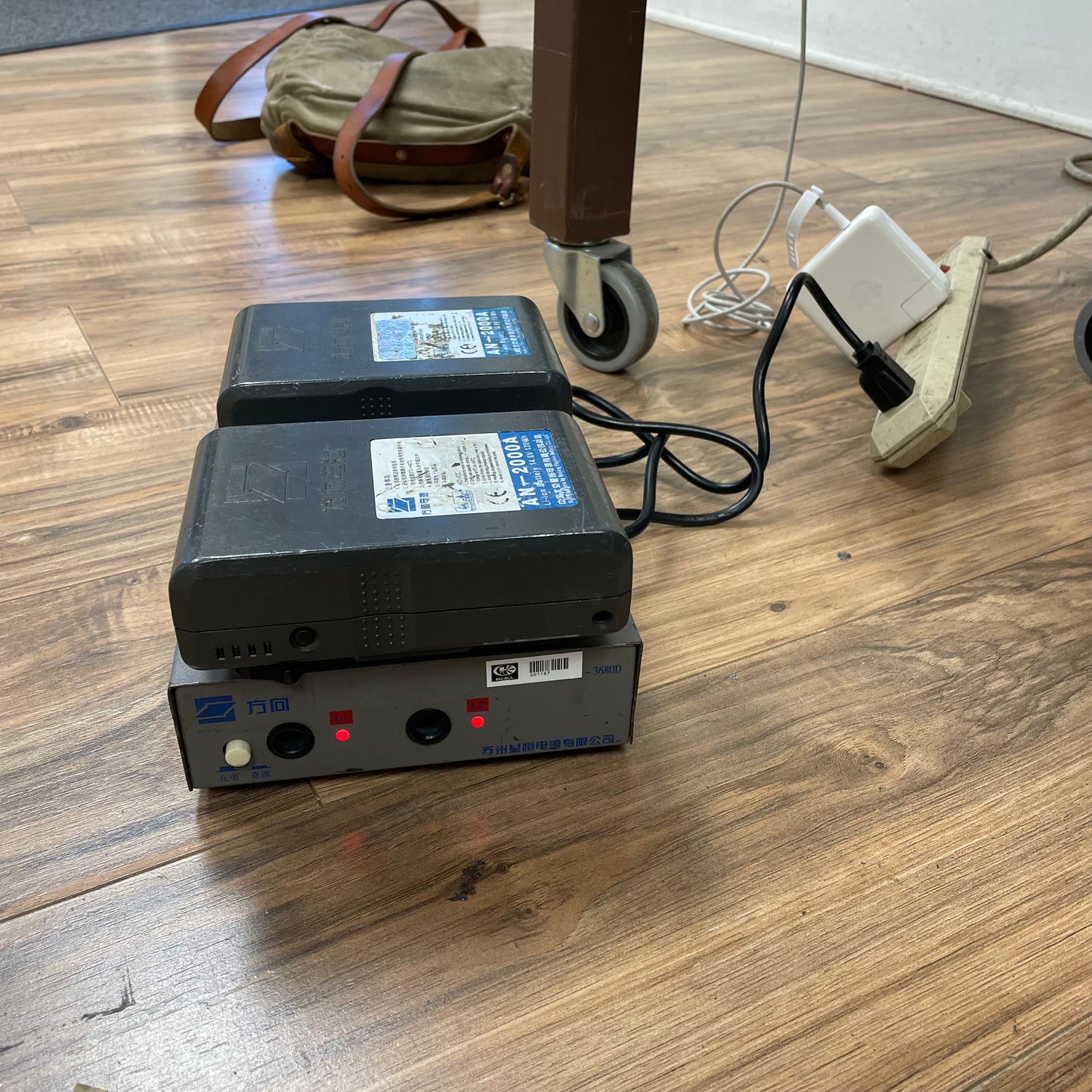 Phylion AN-2000A AB/Gold Mount Batteries (2) w/ Dual Charger Kit #1