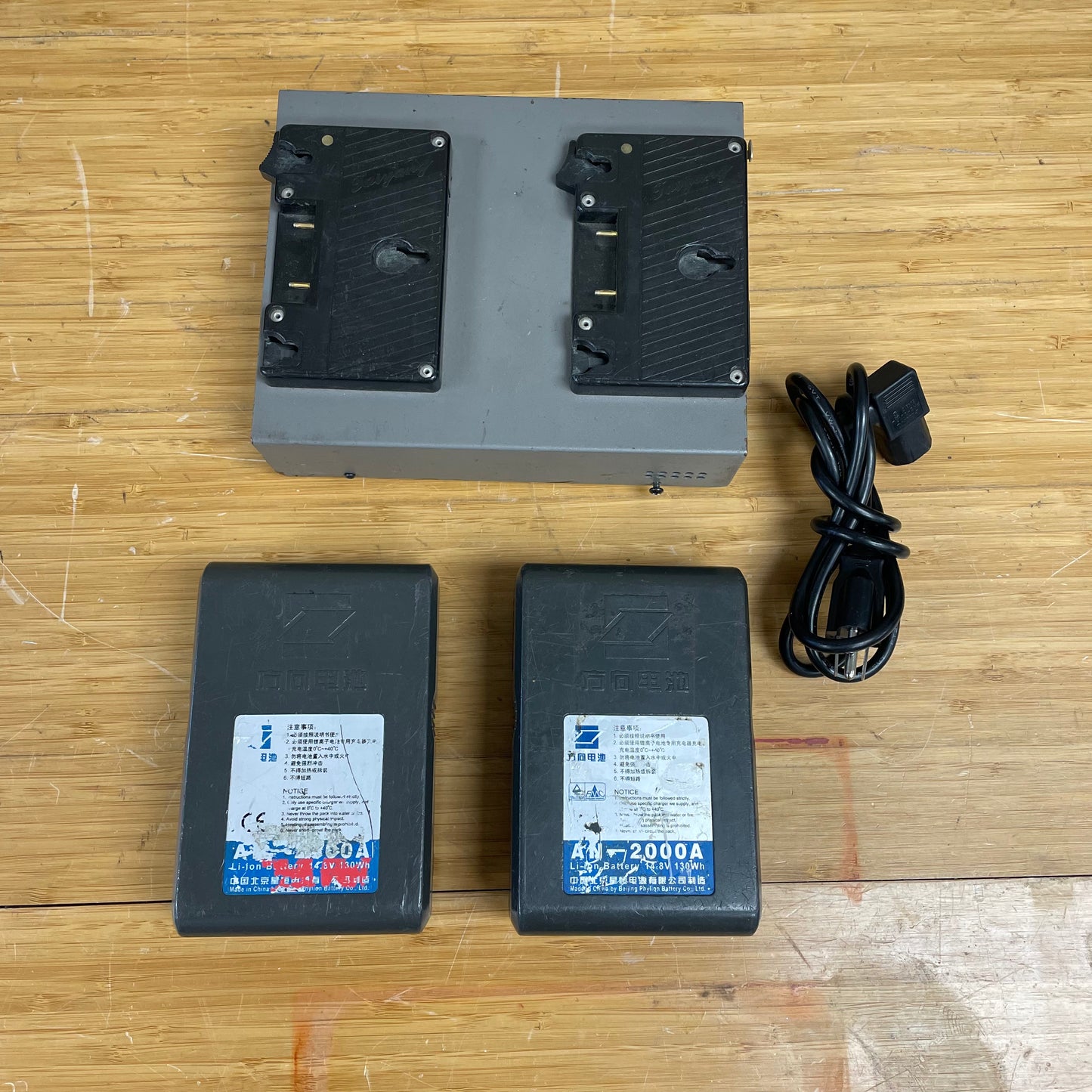 Phylion AN-2000A AB/Gold Mount Batteries (2) w/ Dual Charger Kit #2