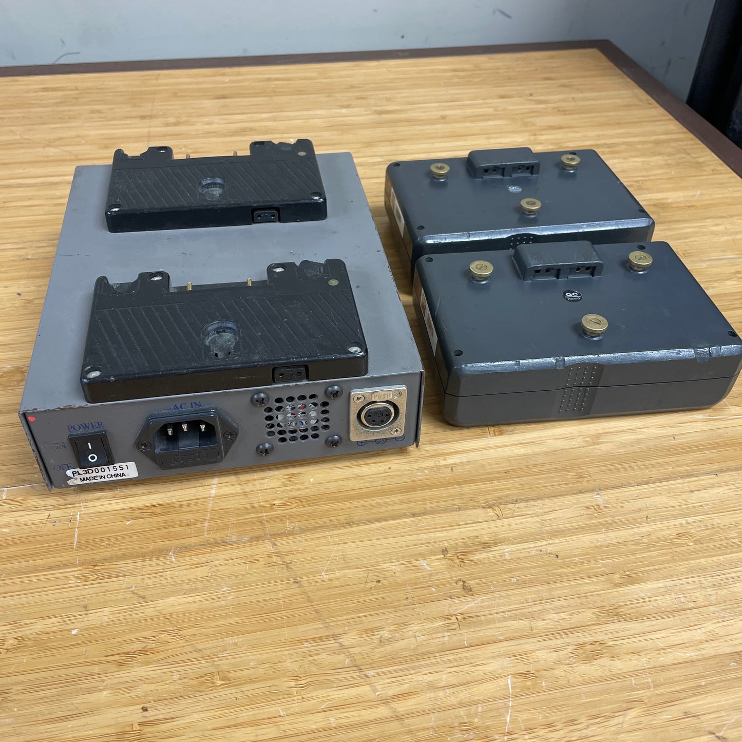 Phylion AN-2000A AB/Gold Mount Batteries (2) w/ Dual Charger Kit #2