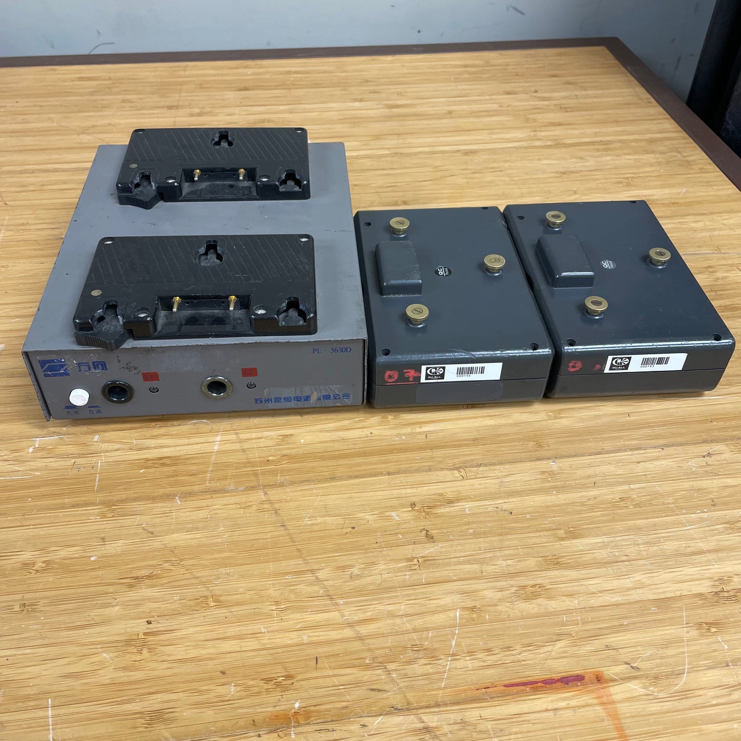 Phylion AN-2000A AB/Gold Mount Batteries (2) w/ Dual Charger Kit #2