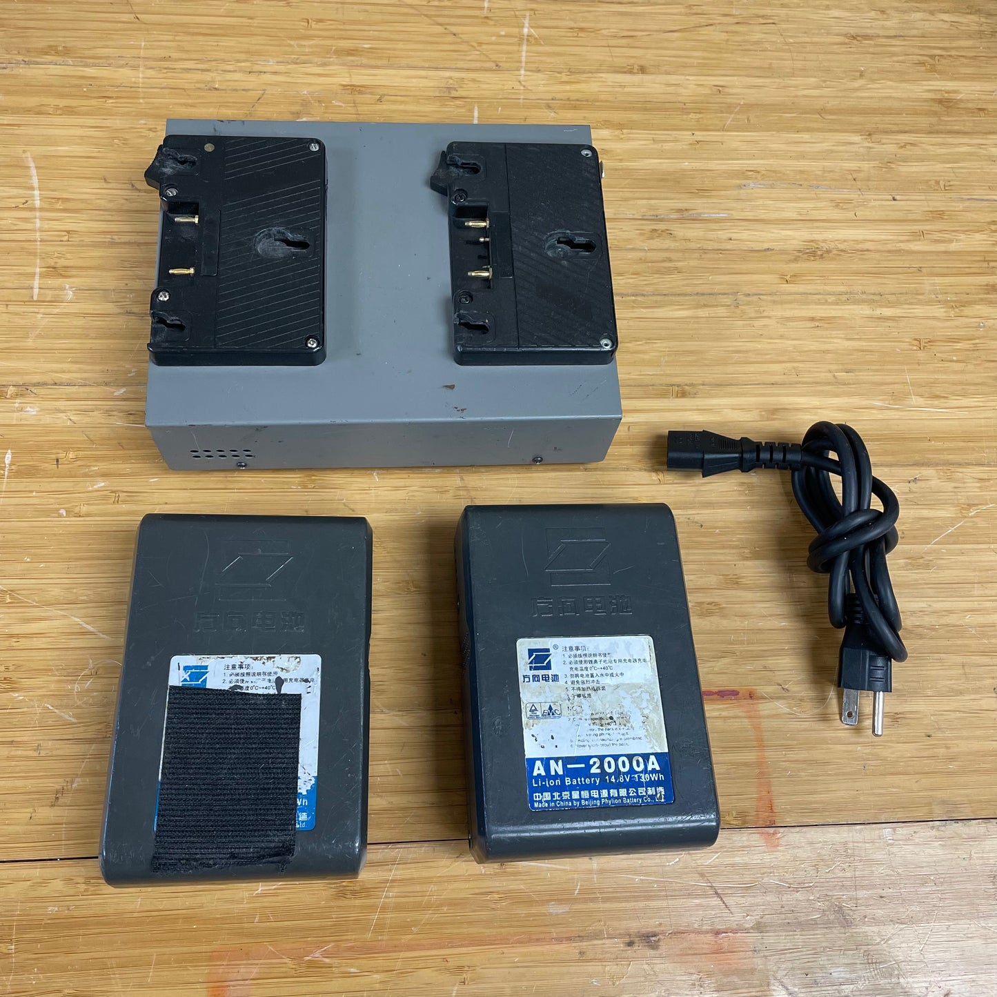 Phylion AN-2000A AB/Gold Mount Batteries (2) w/ Dual Charger Kit #3