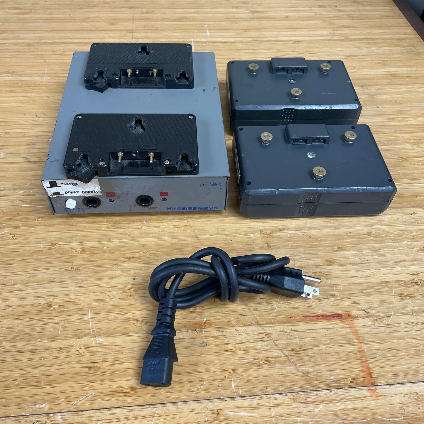 Phylion AN-2000A AB/Gold Mount Batteries (2) w/ Dual Charger Kit #3