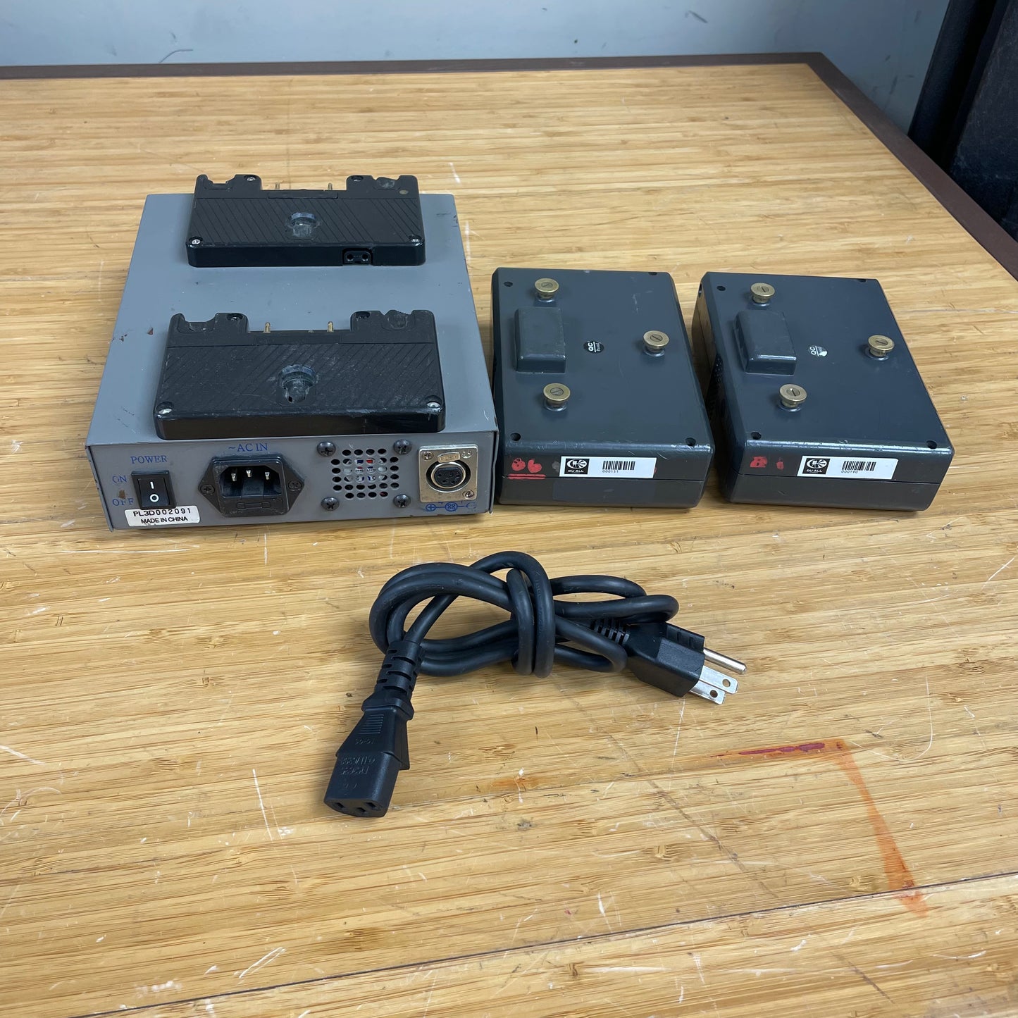 Phylion AN-2000A AB/Gold Mount Batteries (2) w/ Dual Charger Kit #3