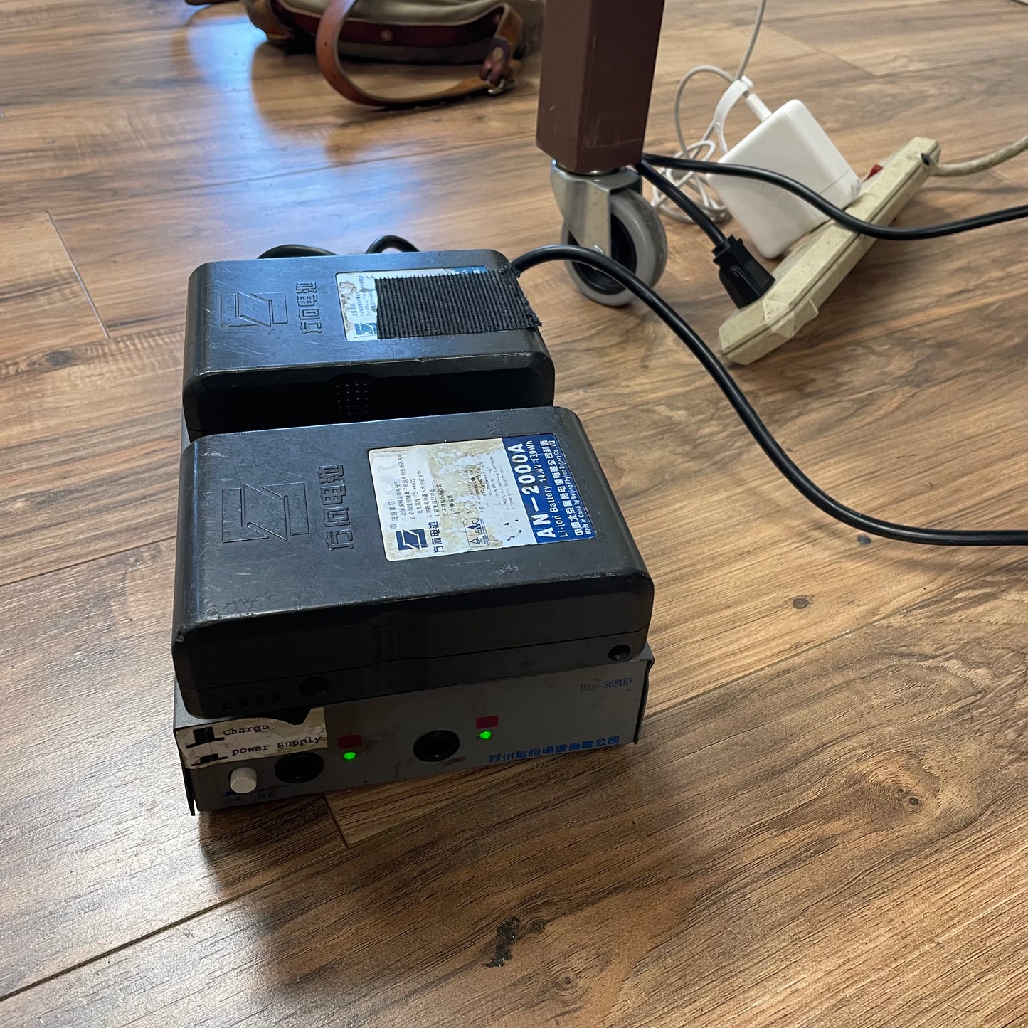 Phylion AN-2000A AB/Gold Mount Batteries (2) w/ Dual Charger Kit #3