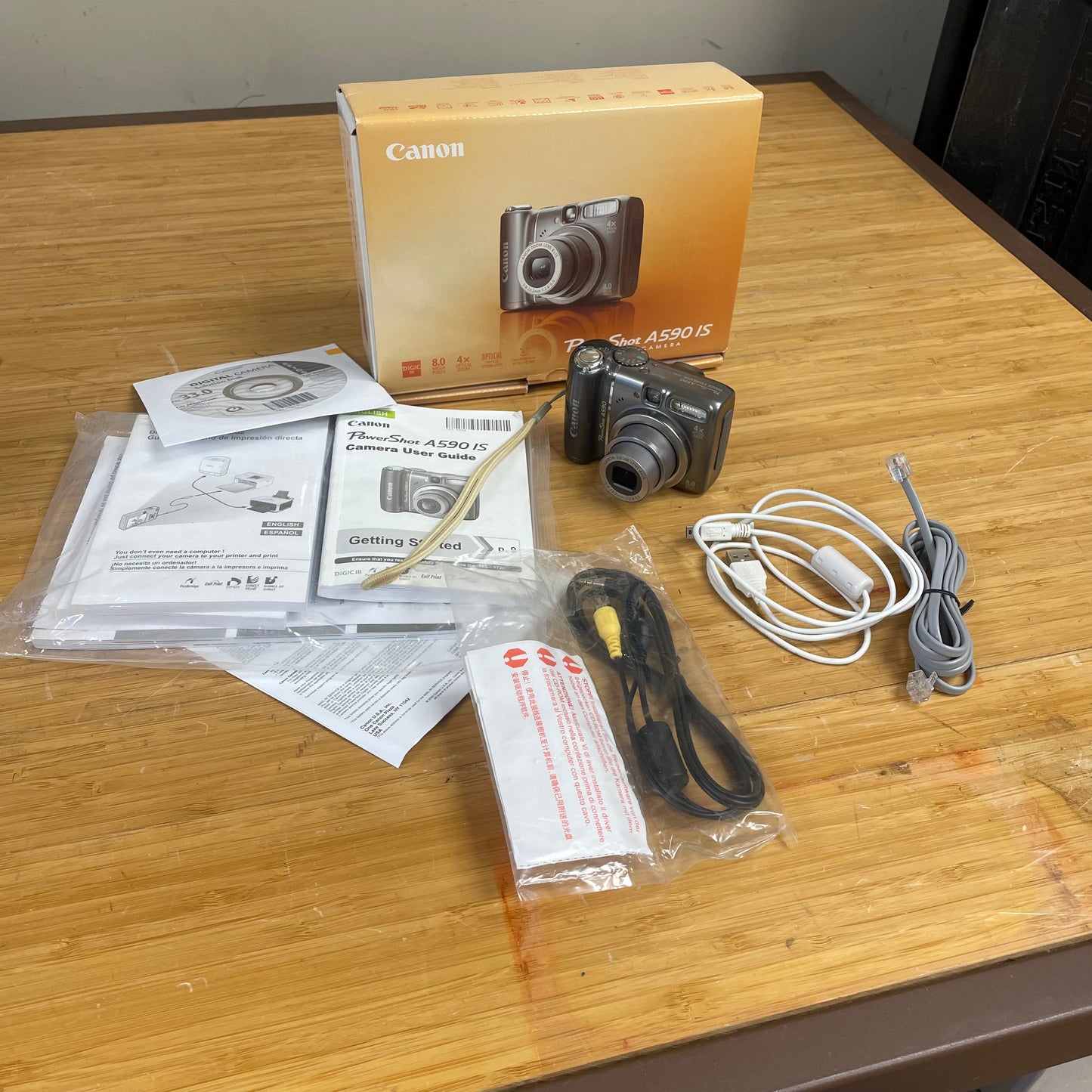 Canon Powershot A590 IS 8.0MP 4x Zoom - Digital Camera - Point & Shoot