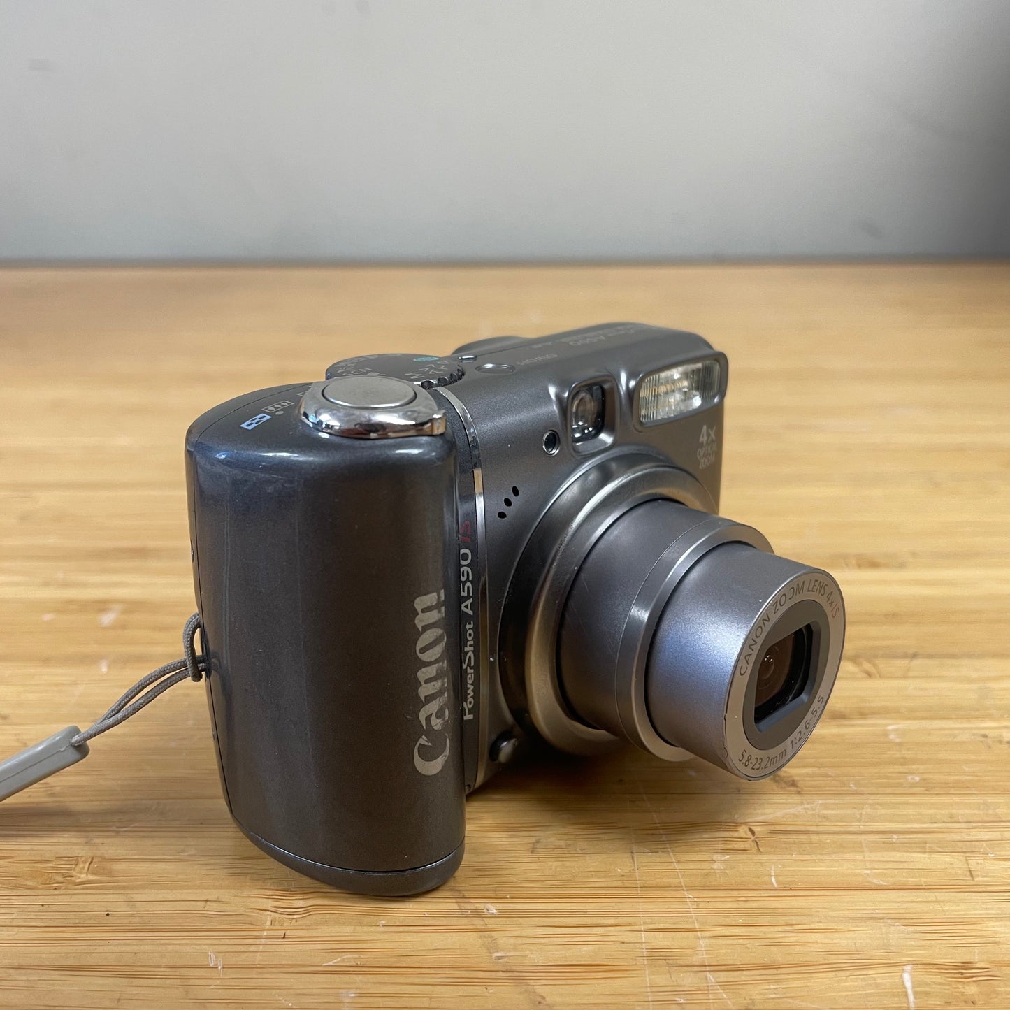 Canon Powershot A590 IS 8.0MP 4x Zoom - Digital Camera - Point & Shoot