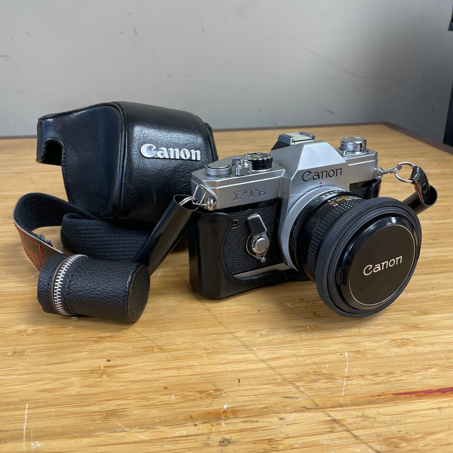 Canon FTb QL 35mm Camera Body S# 316608 w/ Canon FD 50mm T1.8 Lens S# 106768 & Canon Leather Case