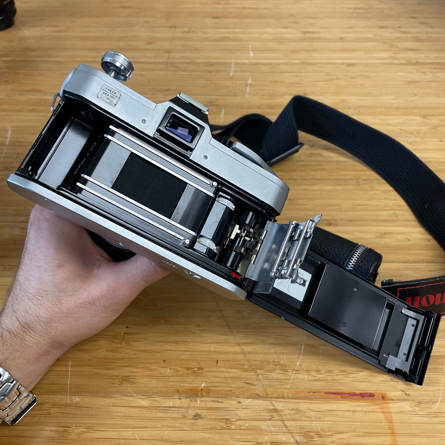 Canon FTb QL 35mm Camera Body S# 316608 w/ Canon FD 50mm T1.8 Lens S# 106768 & Canon Leather Case