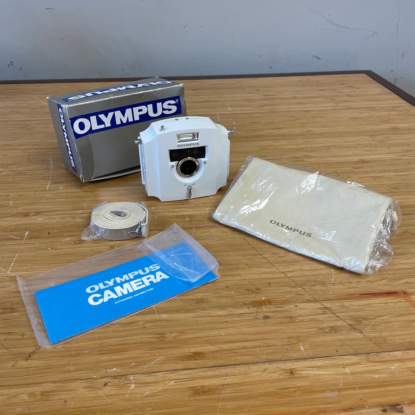 Olympus Ecru 35mm Point & Shoot Autofocus Film Camera Limited Edition JAPAN - MINT