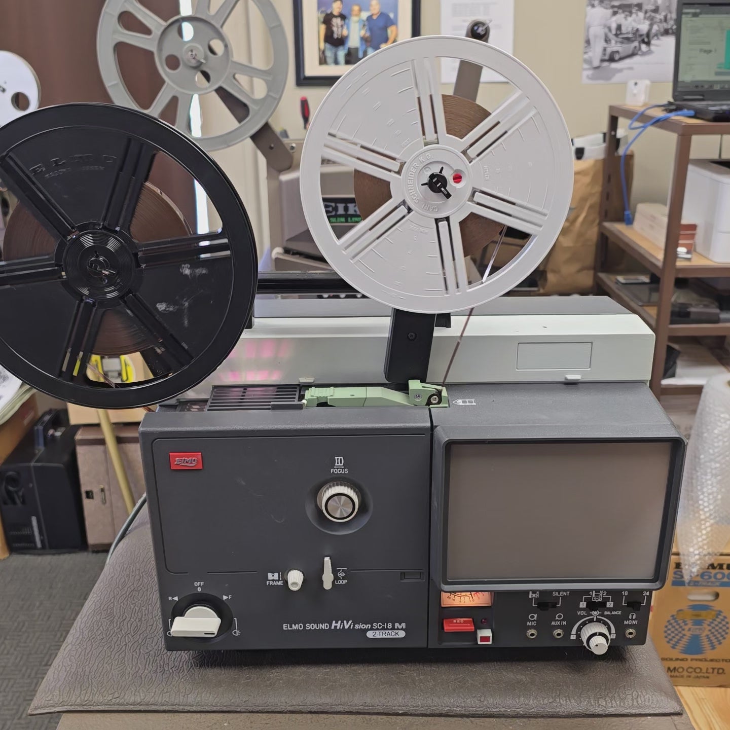 Elmo SC-18 Super 8mm Projector with Carrying Case S# 600249