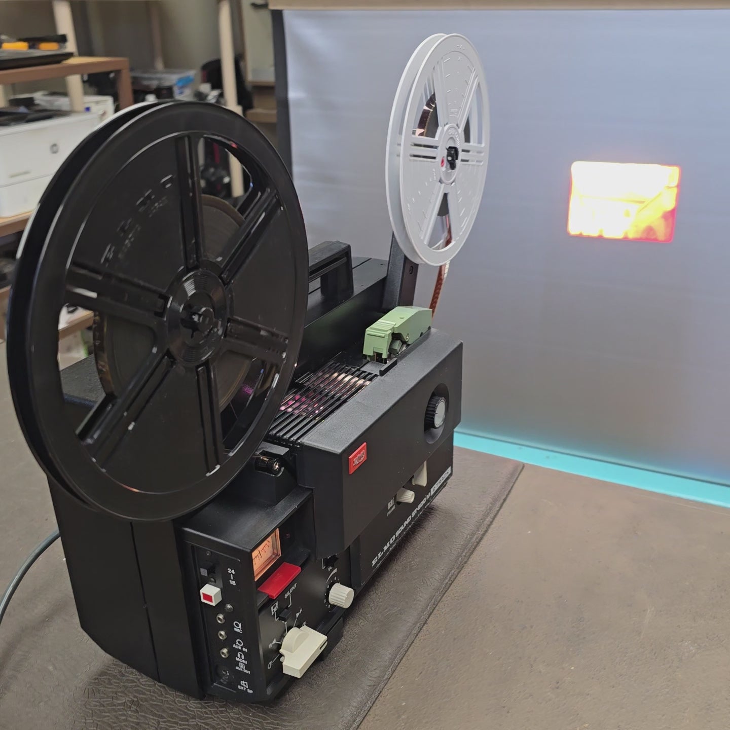 Elmo ST-600 M Super 8mm Sound Projector S# 405210 with Movie Film