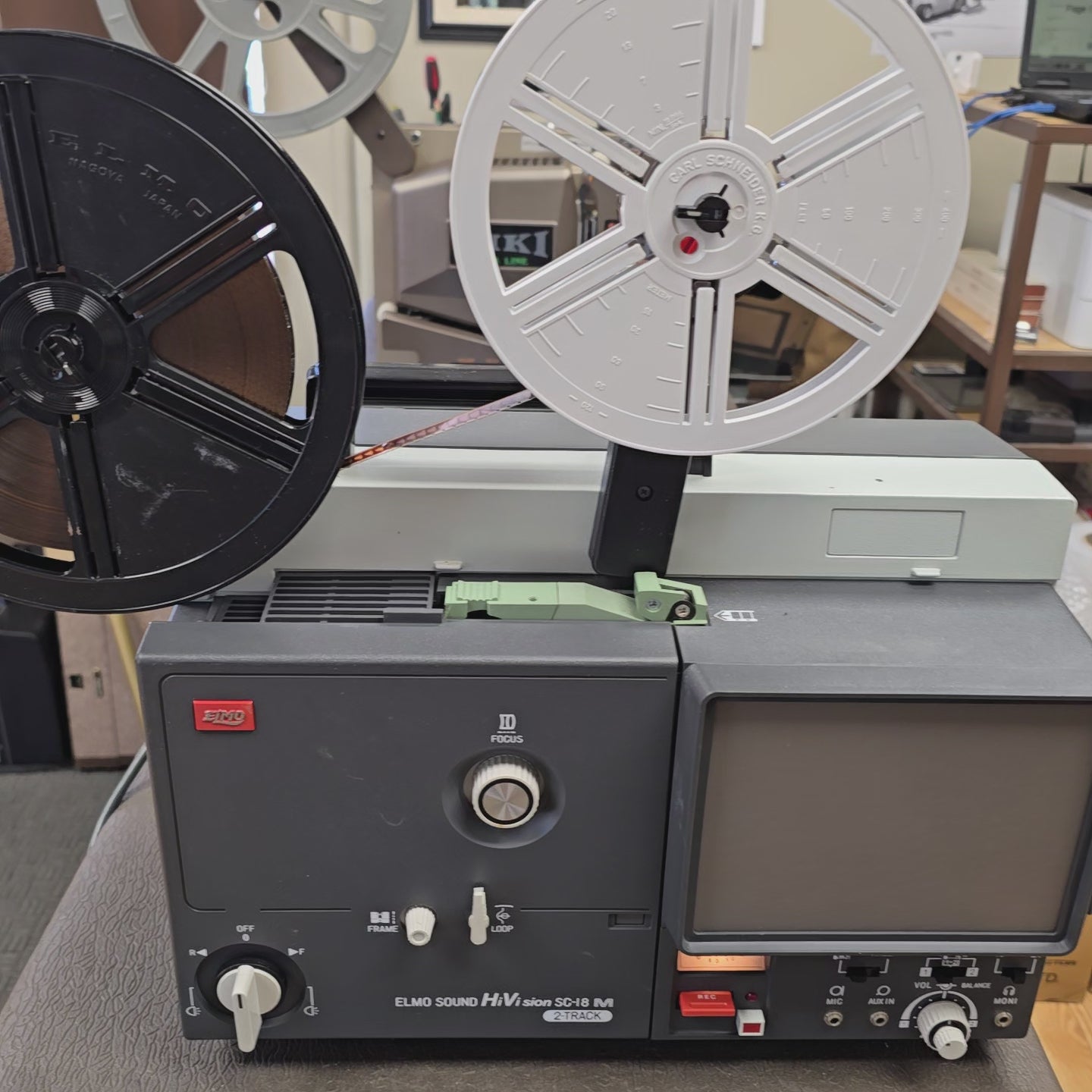 Elmo SC-18 Super 8mm Projector with Carrying Case S# 600249