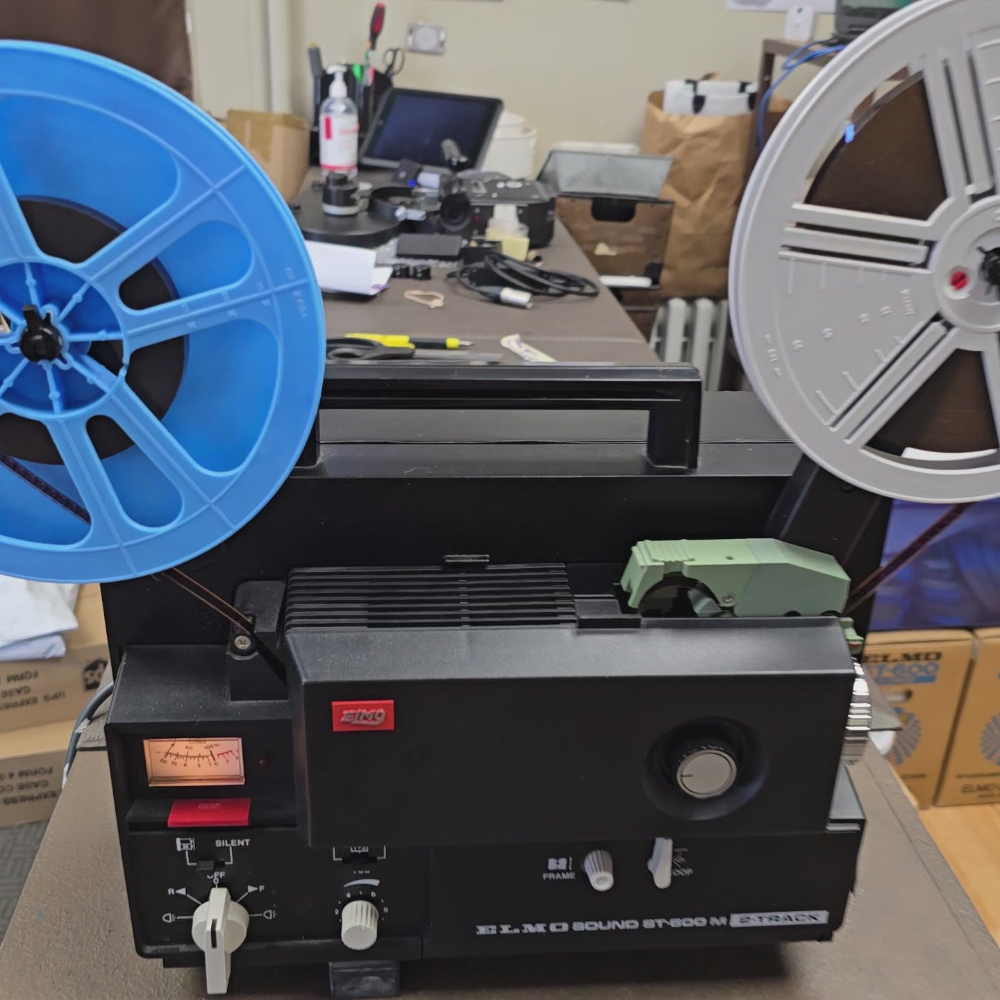 Elmo ST-600 M Super 8mm Sound Projector S# 409758 with The Wizard