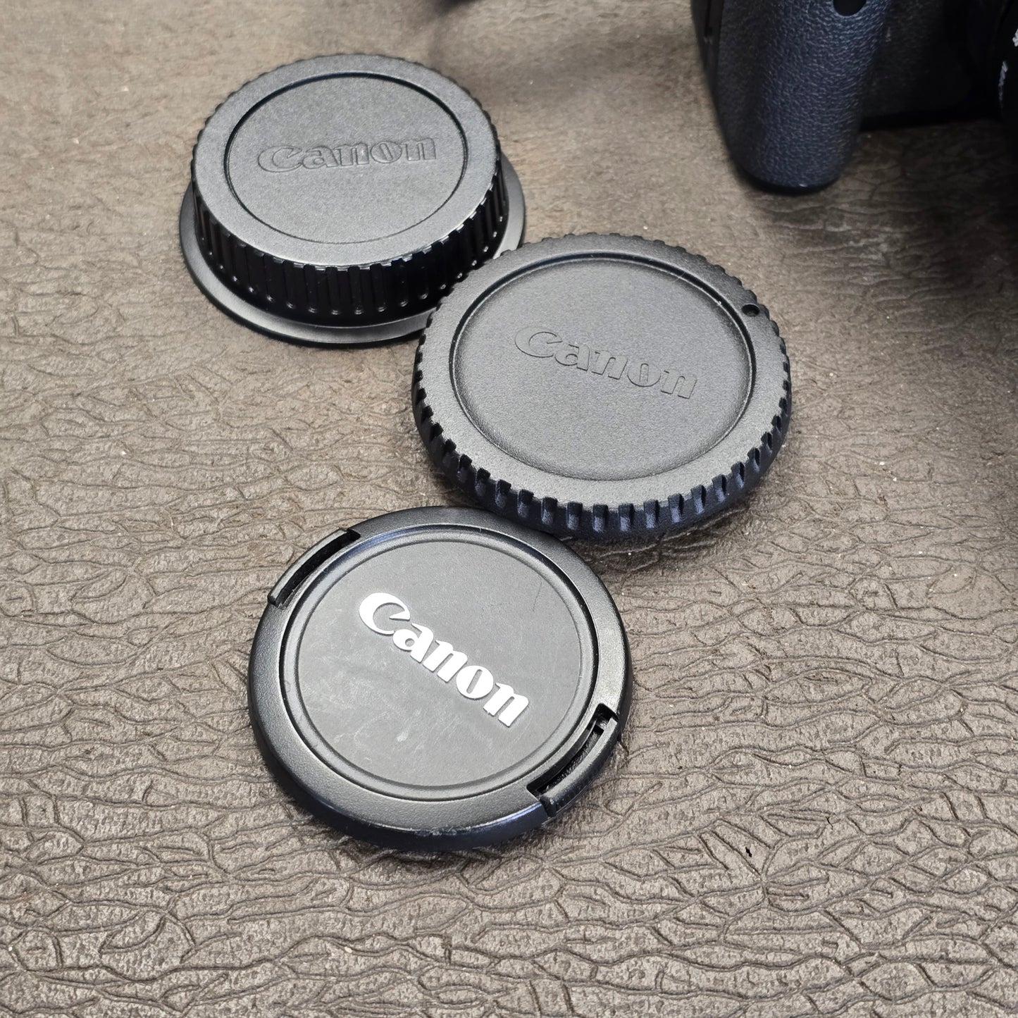 Canon EOS Rebel T3i DSLR Camera S# 232076194429 with Canon 18-55mm Zoom lens