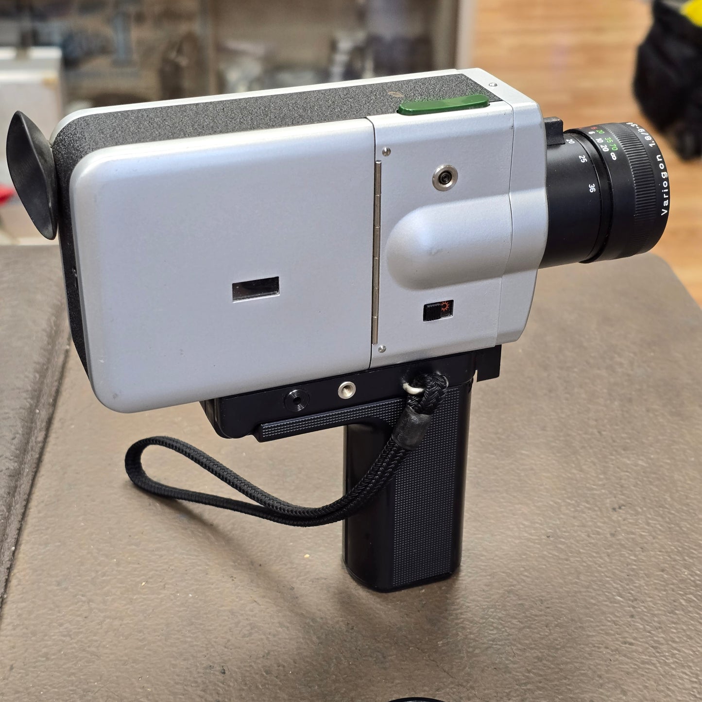 Nizo Spezial 136 Super 8mm Camera S# 1033741 With Padded Case