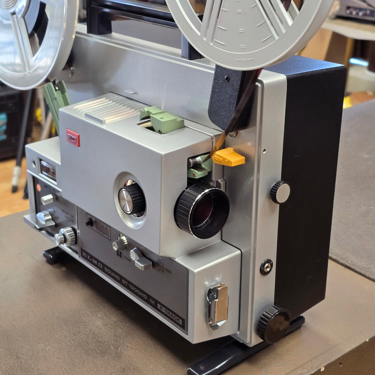 Elmo ST-1200 HD Magnetic 2 Track Super 8mm Sound Projector S# 402083