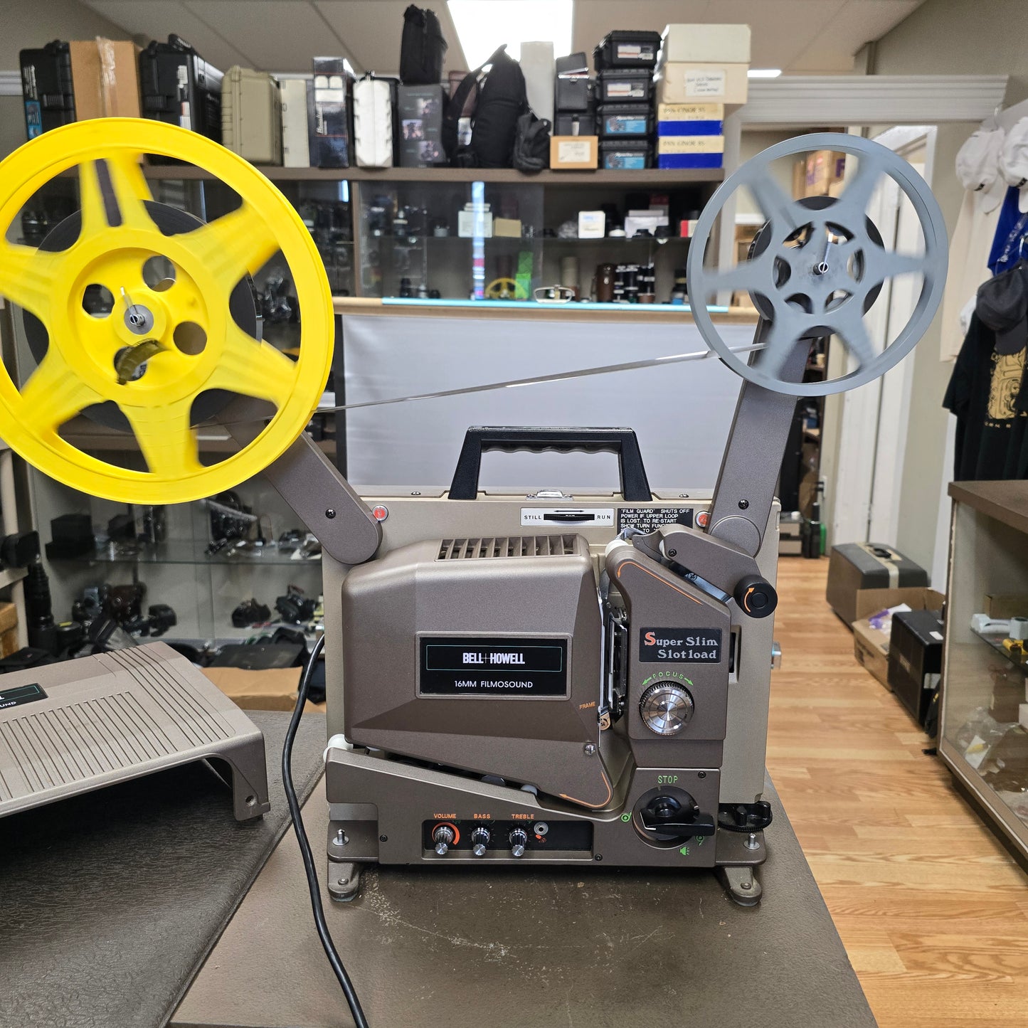 Eiki / Bell & Howell 3580 Slim Line 16mm Slotload Sound Projector S# 172