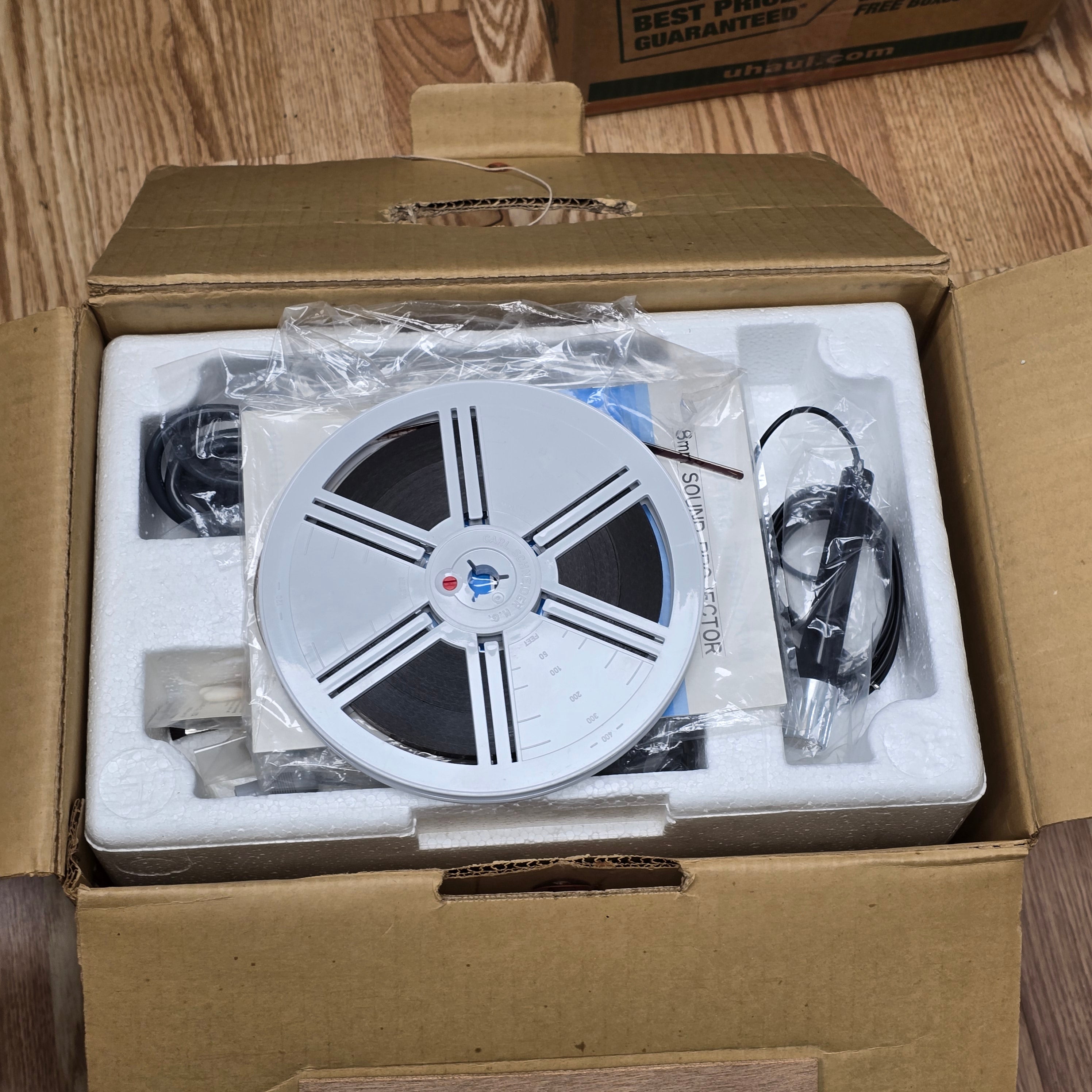 Elmo ST-600 M Super 8mm Sound Projector S# 405210 with Movie Film