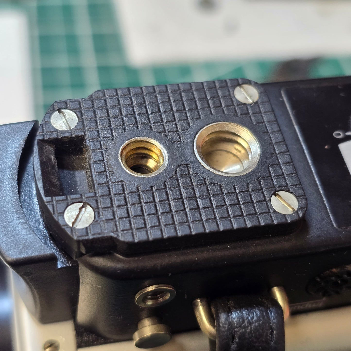 Nizo Professional Bottom Grip Lock assembly