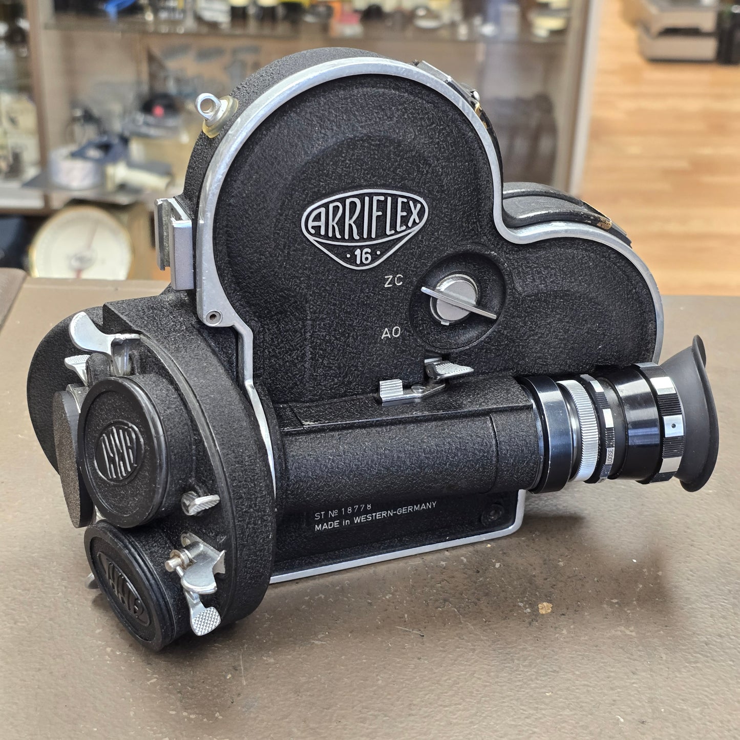 Arri S/B 16mm Camera Body S# 18778 with Variable Speed Motor S# 16244 , Battery & Charger