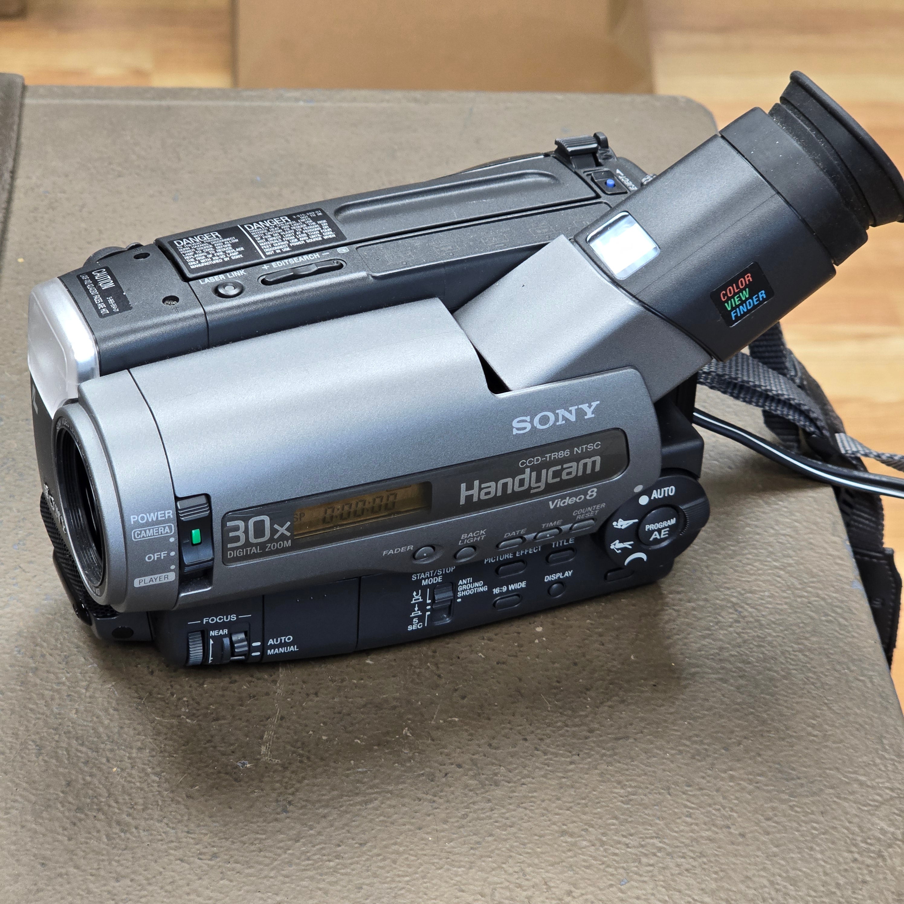 Sony CCD-TR86 Hi8mm NTSC Video Camcorder S# 25541 – Du-All