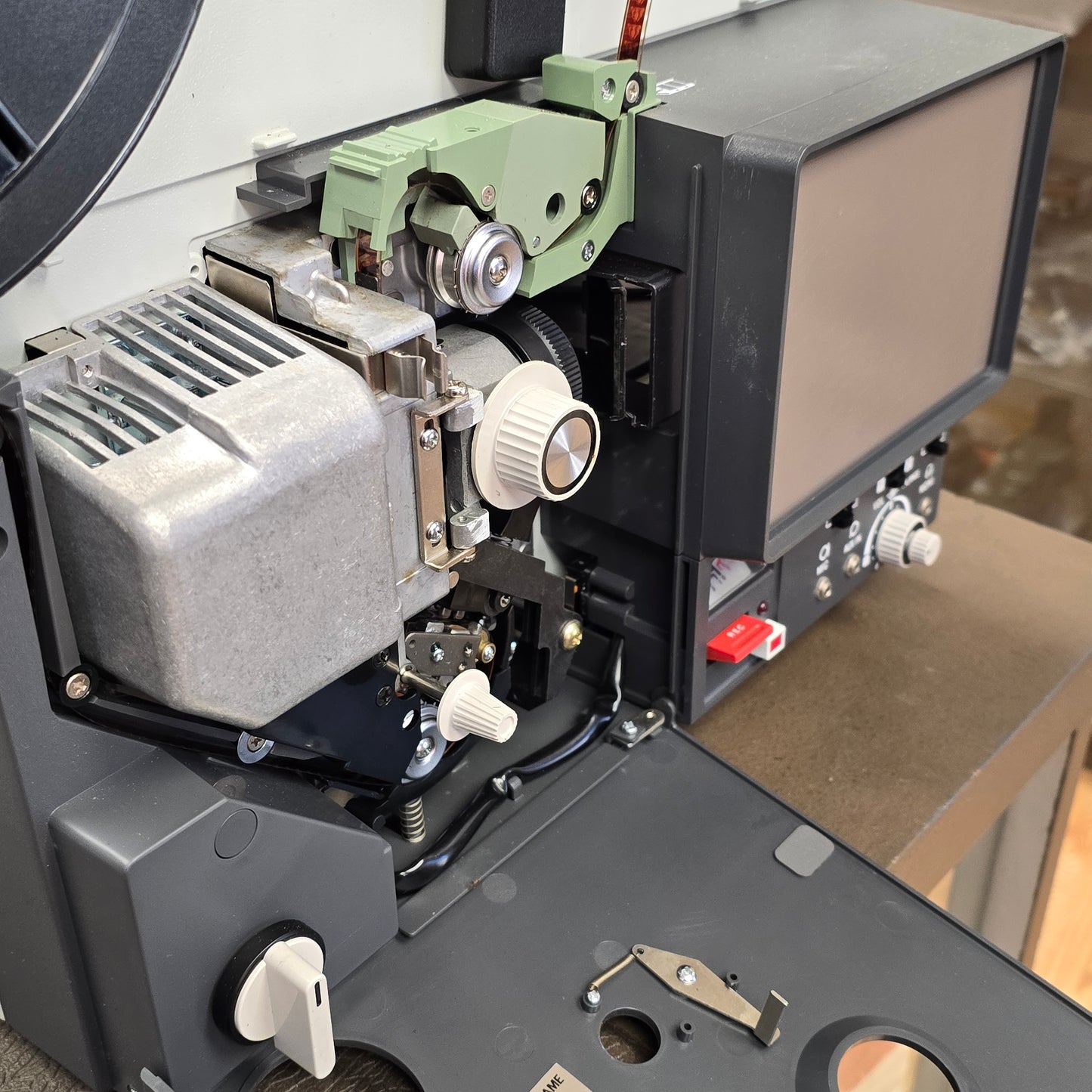 Elmo SC-18 Super 8mm Projector with Carrying Case S# 600249 & Super 8mm Film Logan's Run