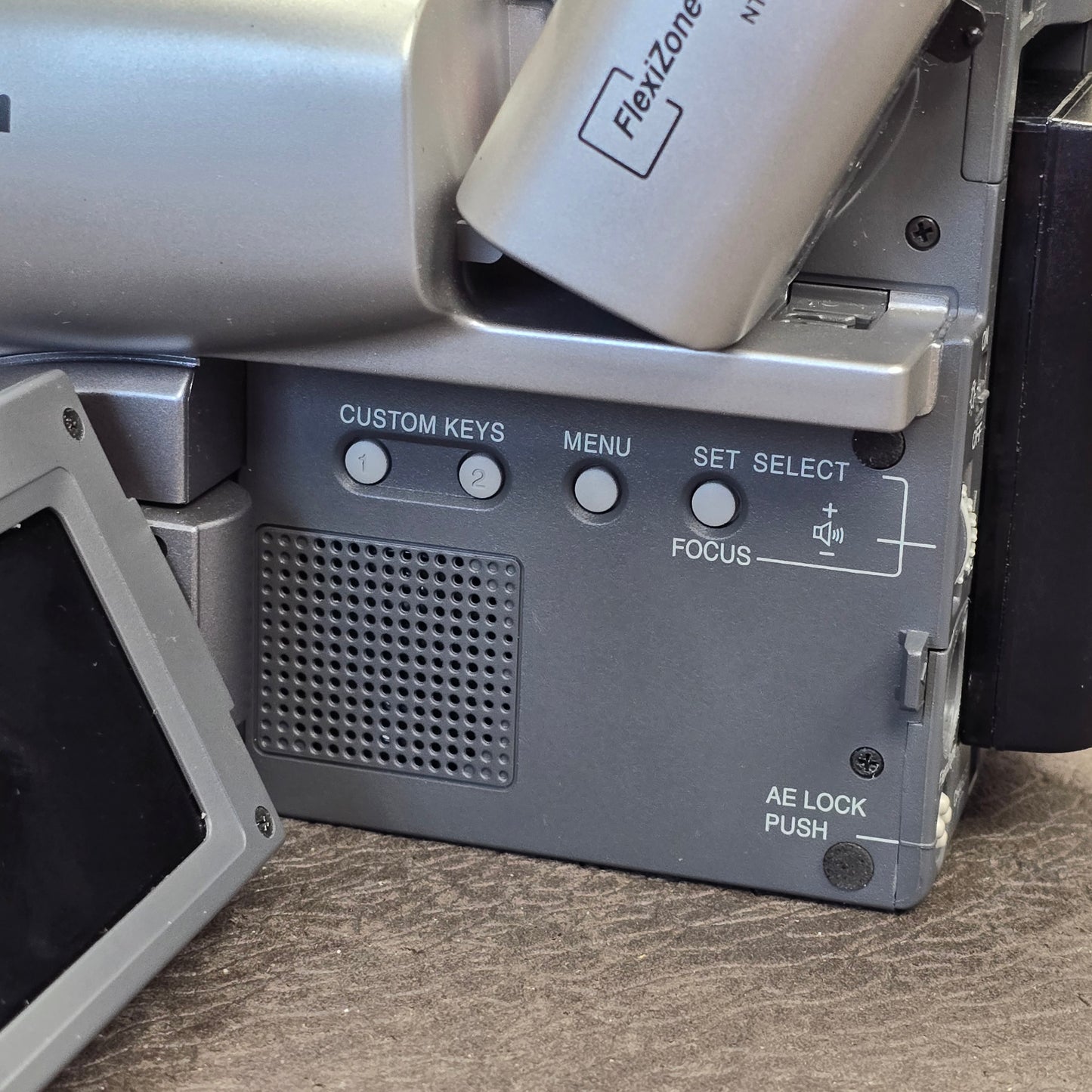 Canon ES420VA Hi8mm NTSC Video Camcorder S# 237302634