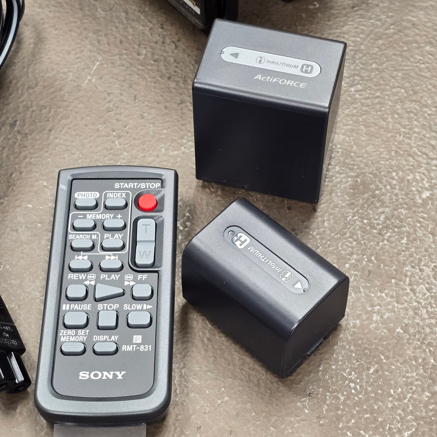 Sony HDR-HC9 HDV Mini DV 1080i Camcorder Package (NTSC) S# 122618