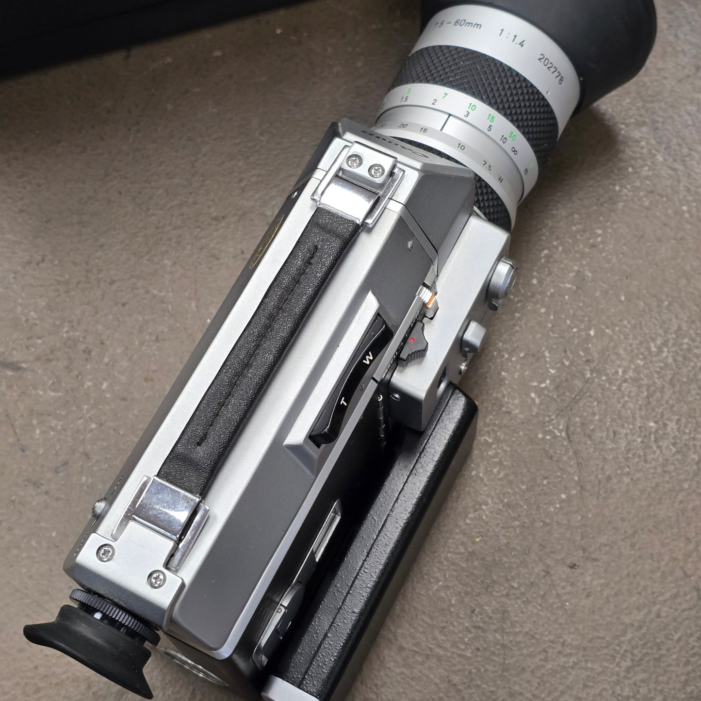 Canon 814 Autozoom Super 8mm Camera with Case S# 221884-202778