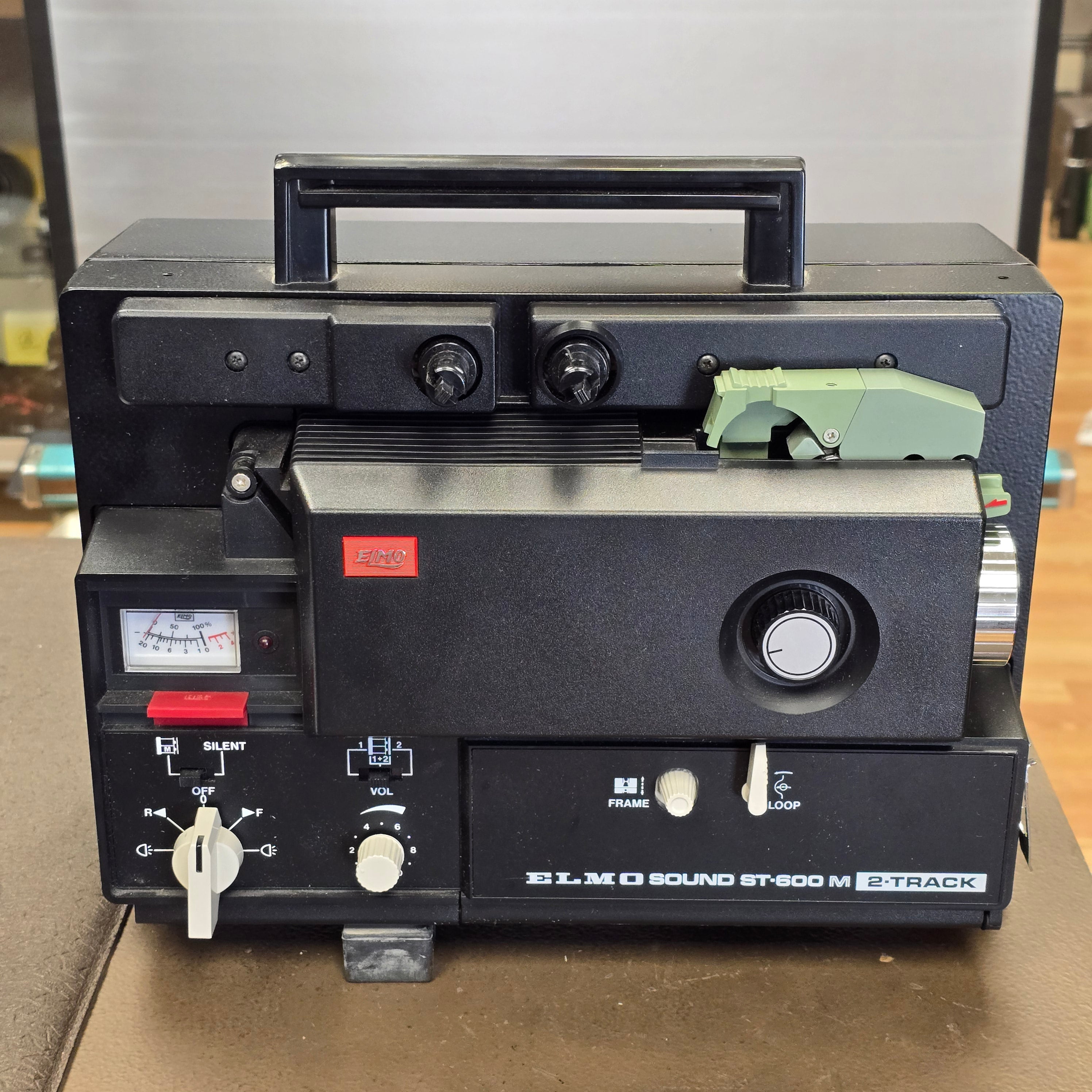 Elmo ST-600 M Super 8mm Sound Projector S# 409758 with The Wizard