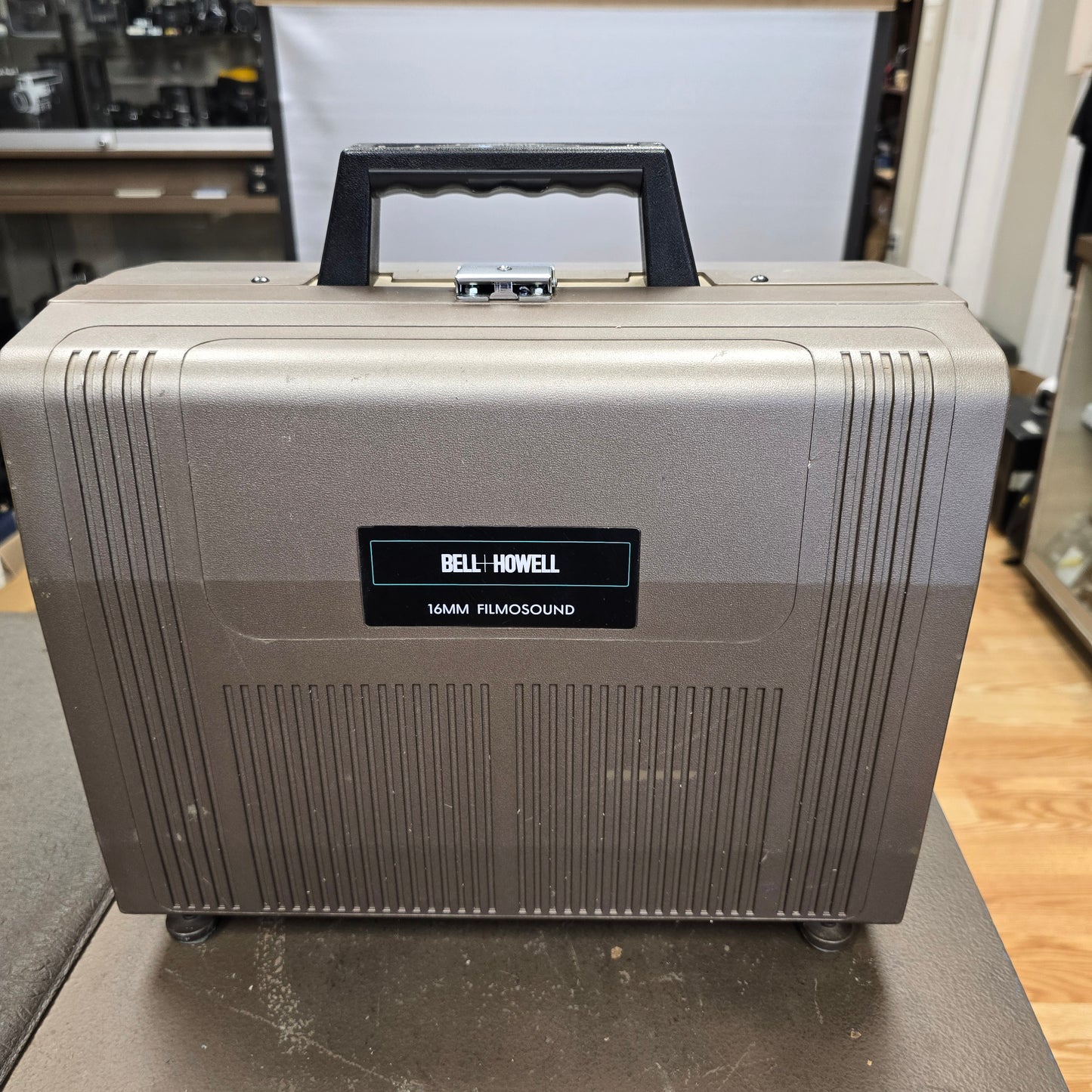 Eiki / Bell & Howell 3580 Slim Line 16mm Slotload Sound Projector S# 172