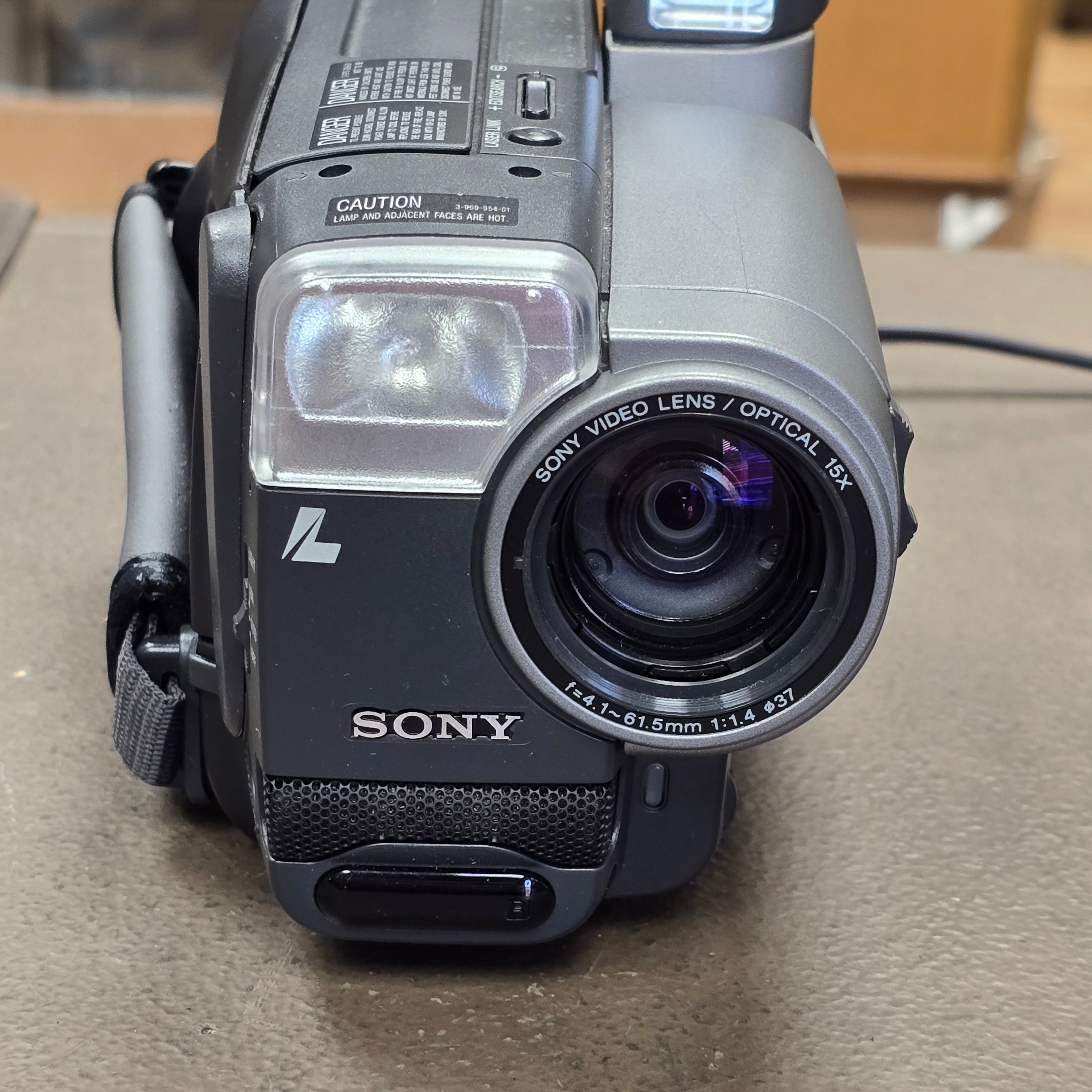 Sony CCD-TR86 Hi8mm NTSC Video Camcorder S# 25541 – Du-All