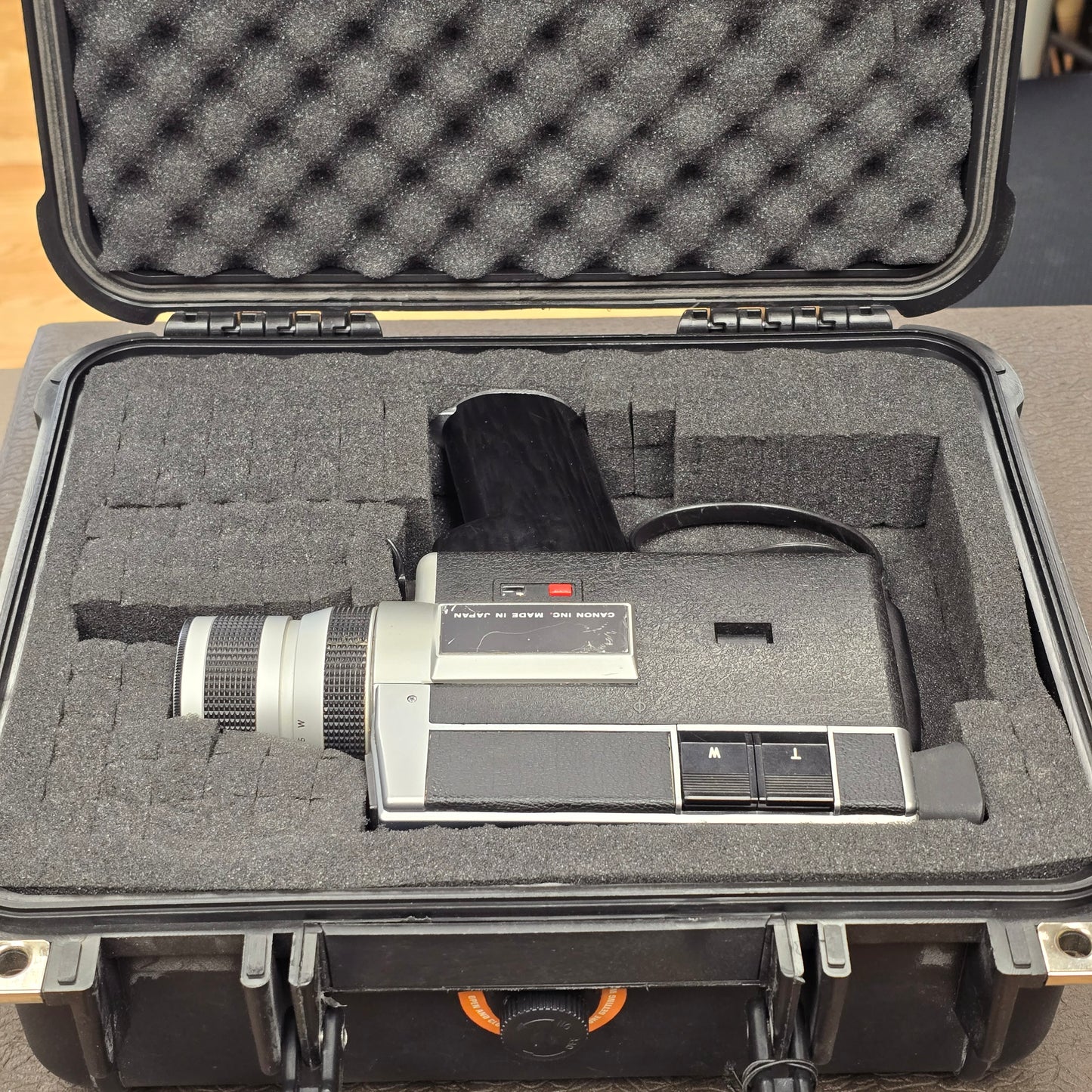 Canon 518 Auto Zoom SV (Special Version) Super 8mm Camera S# 262652 With Case