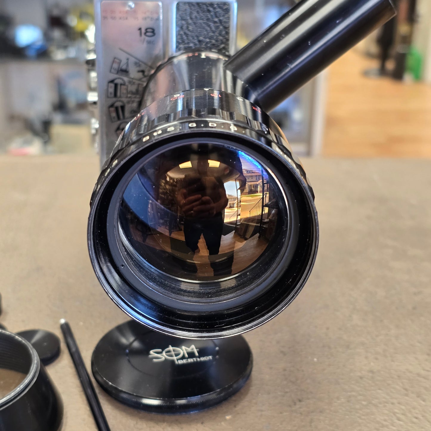 Som Berthiot Pan Cinor 17-85mm T2.66 C-Mount Zoom lens with Dogleg Viewfinder S# T57098
