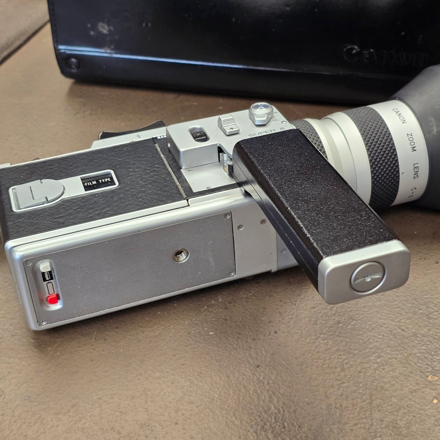 Canon 814 Autozoom Super 8mm Camera with Case S# 221884-202778